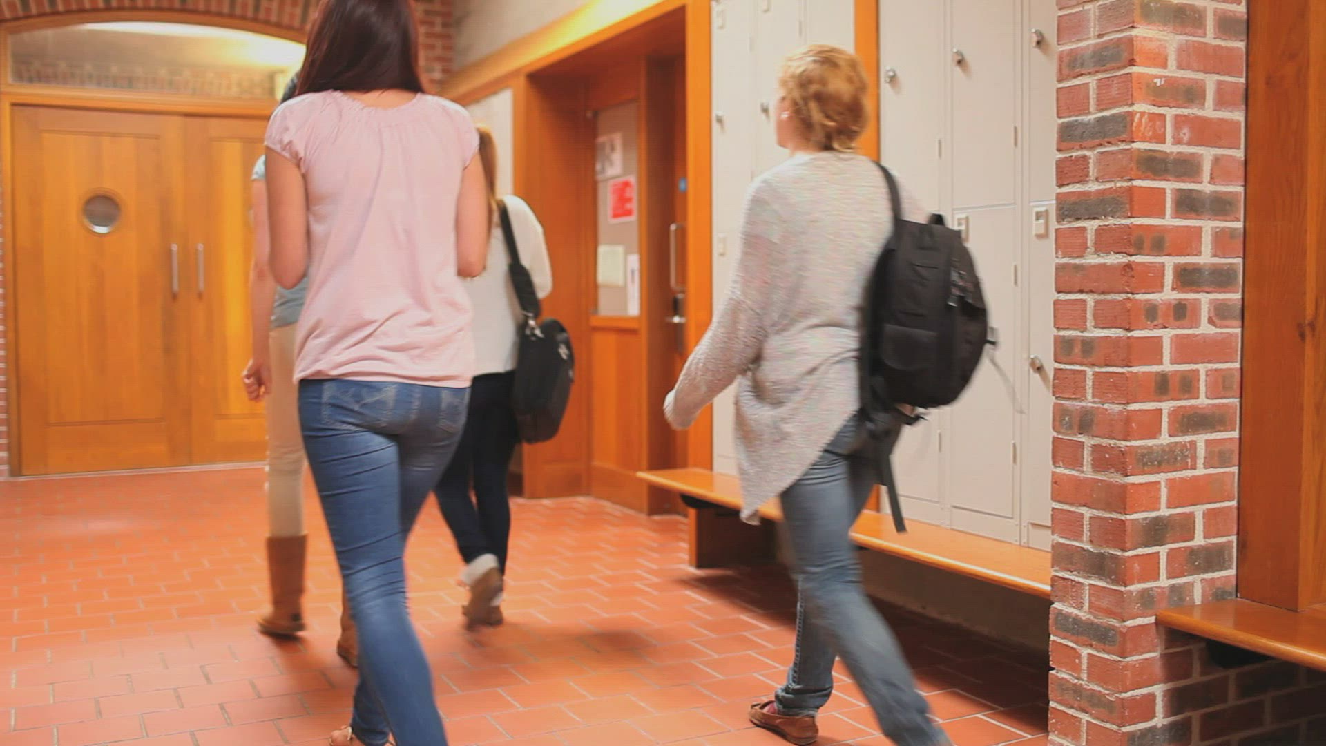 806844131 / Student / Friendship / Hallway / College