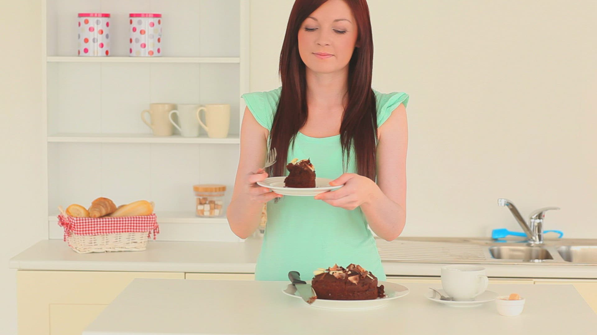 827506206 / Woman / Cake / Eating