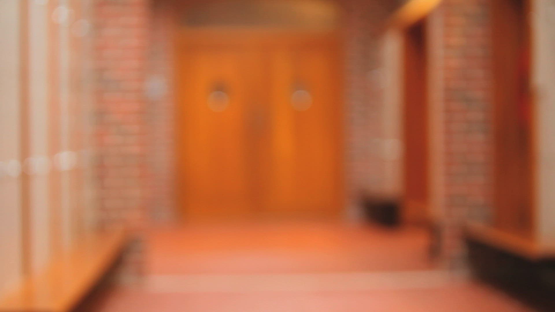 200527477 / Student / Corridor / College