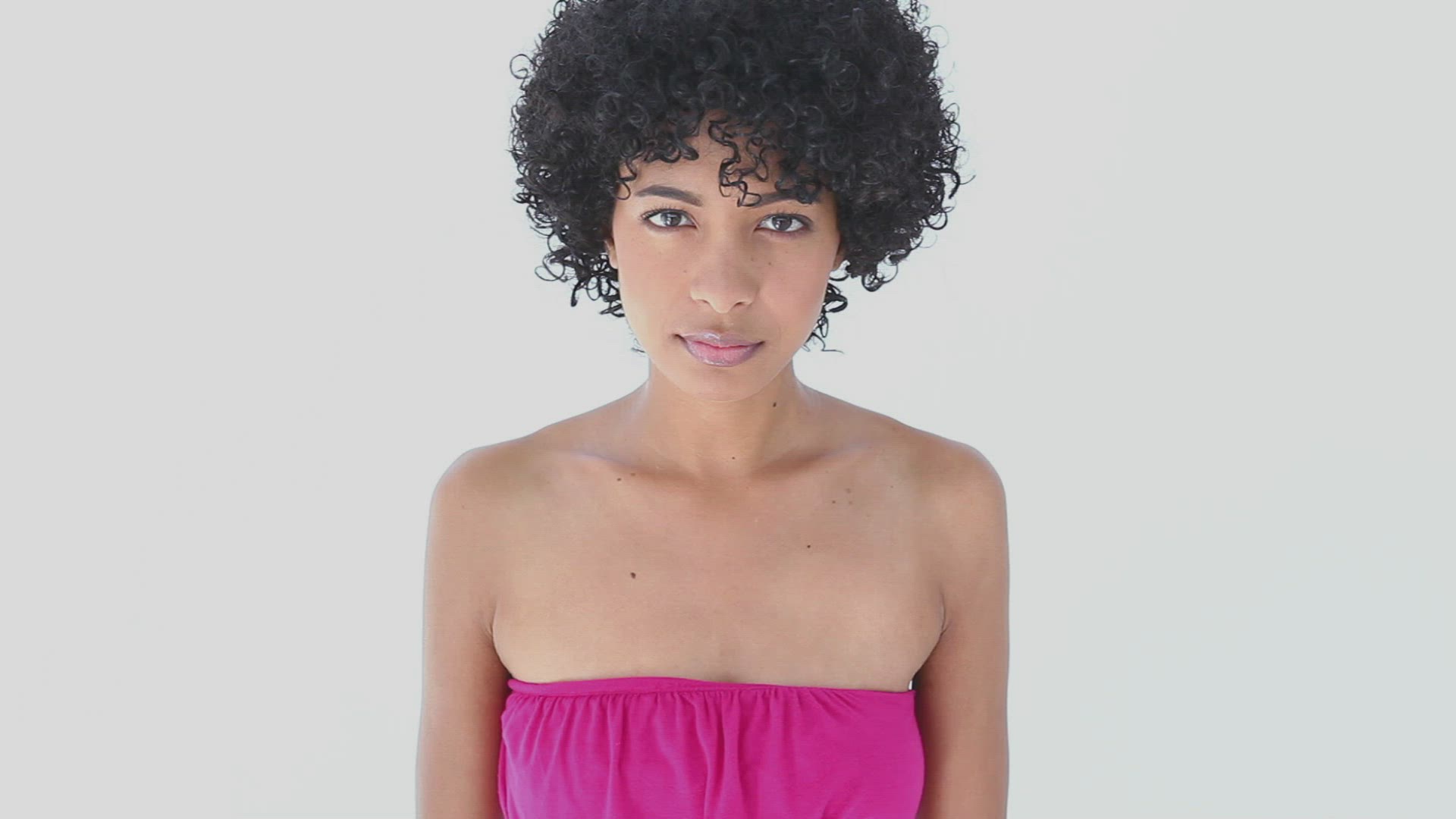 550556233 / Woman / Multi-Ethnic People / Upset / Tearing Hair Out
