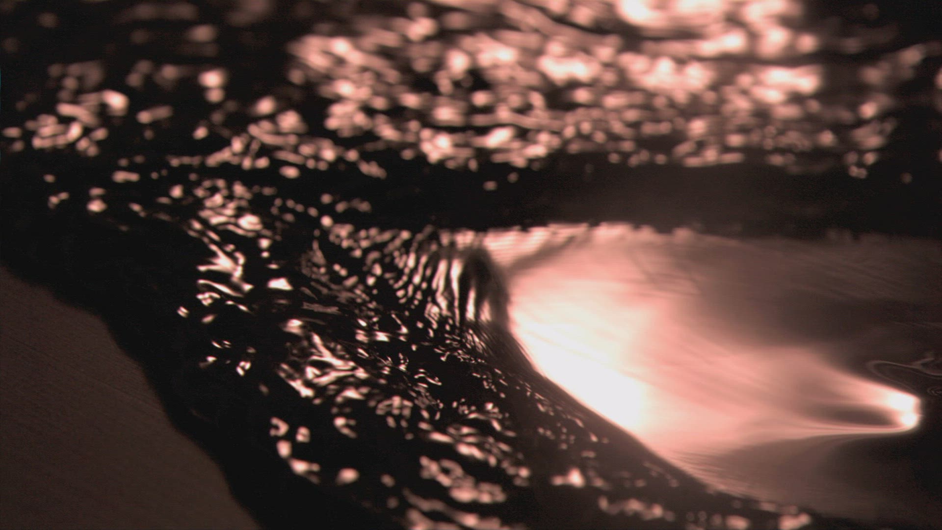 941573975 / Water Surface / Moving