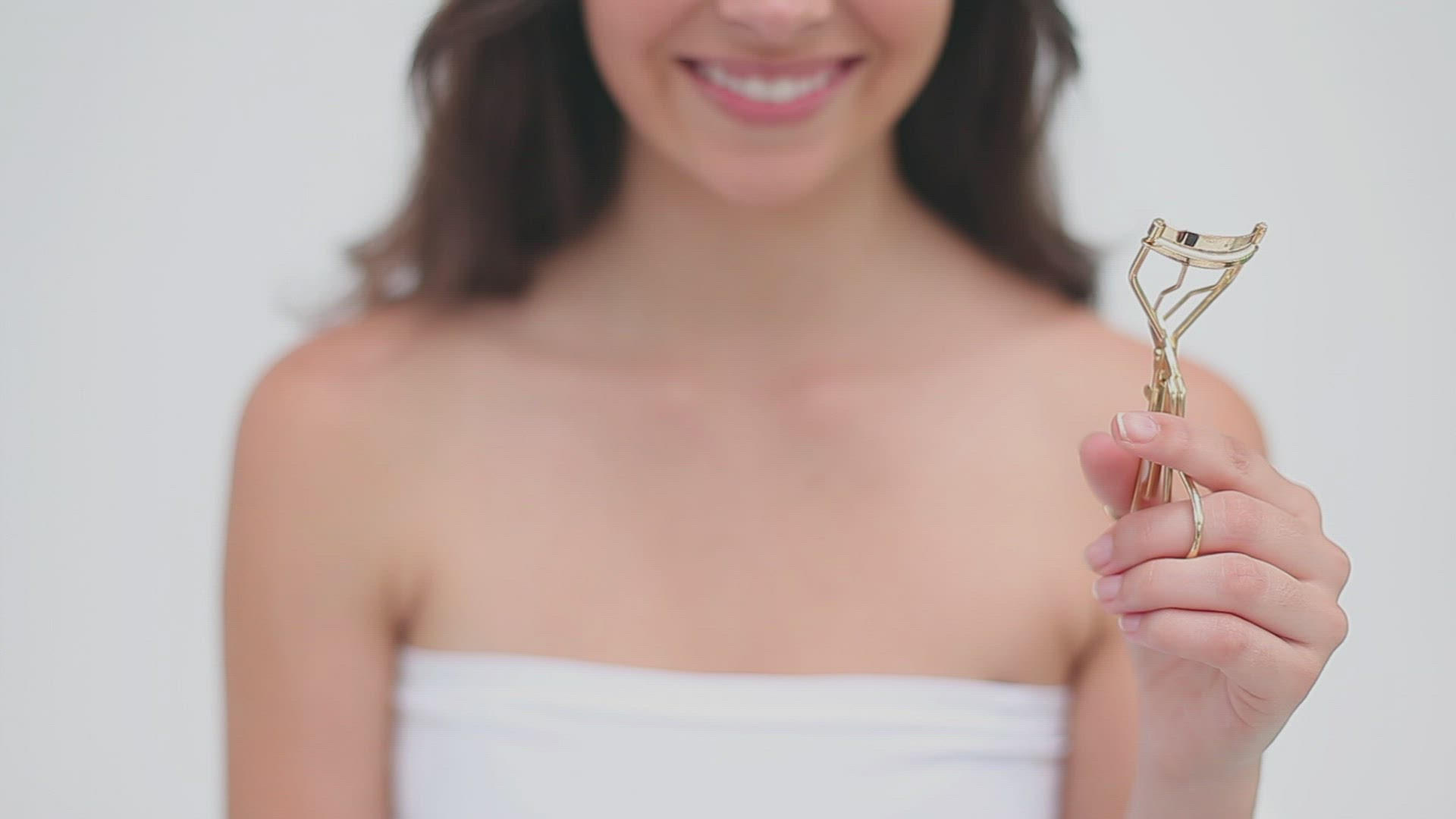 144601591 / People / Dark-haired