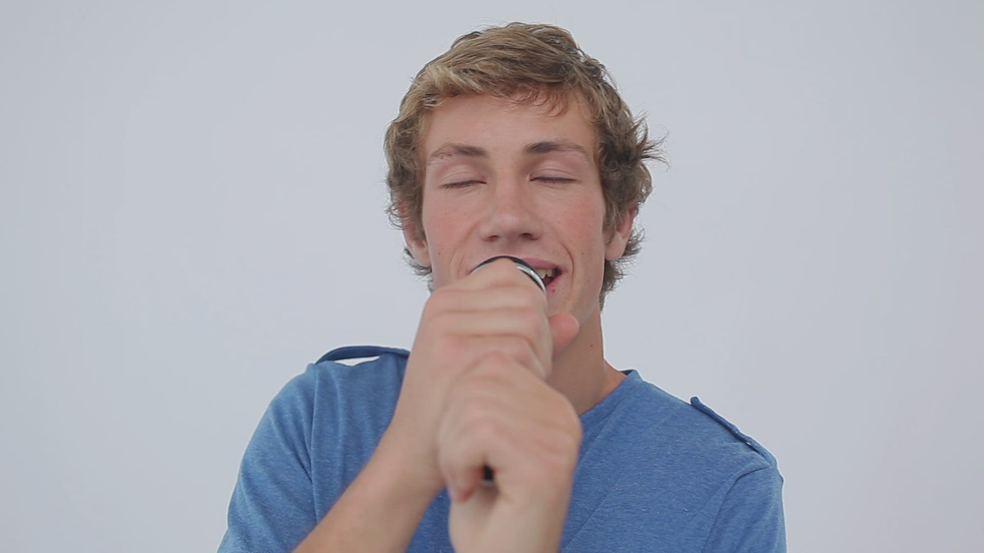 642590889 / Young Adult / Karaoke / Microphone / Singing