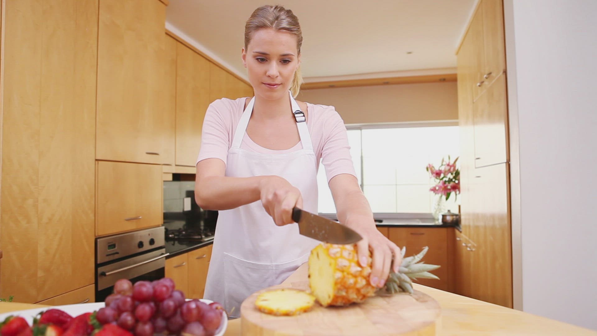 818063099 / Cooking / Slicing / Preparing Food