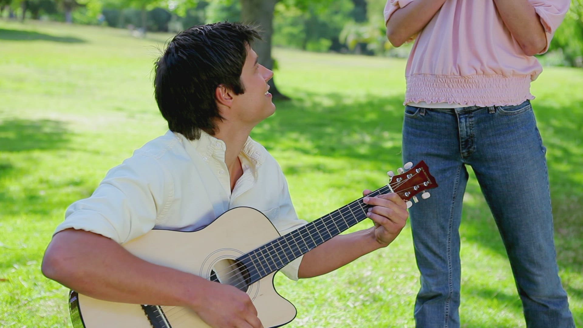 766795424 / Couple / Acoustic Guitar / Playing