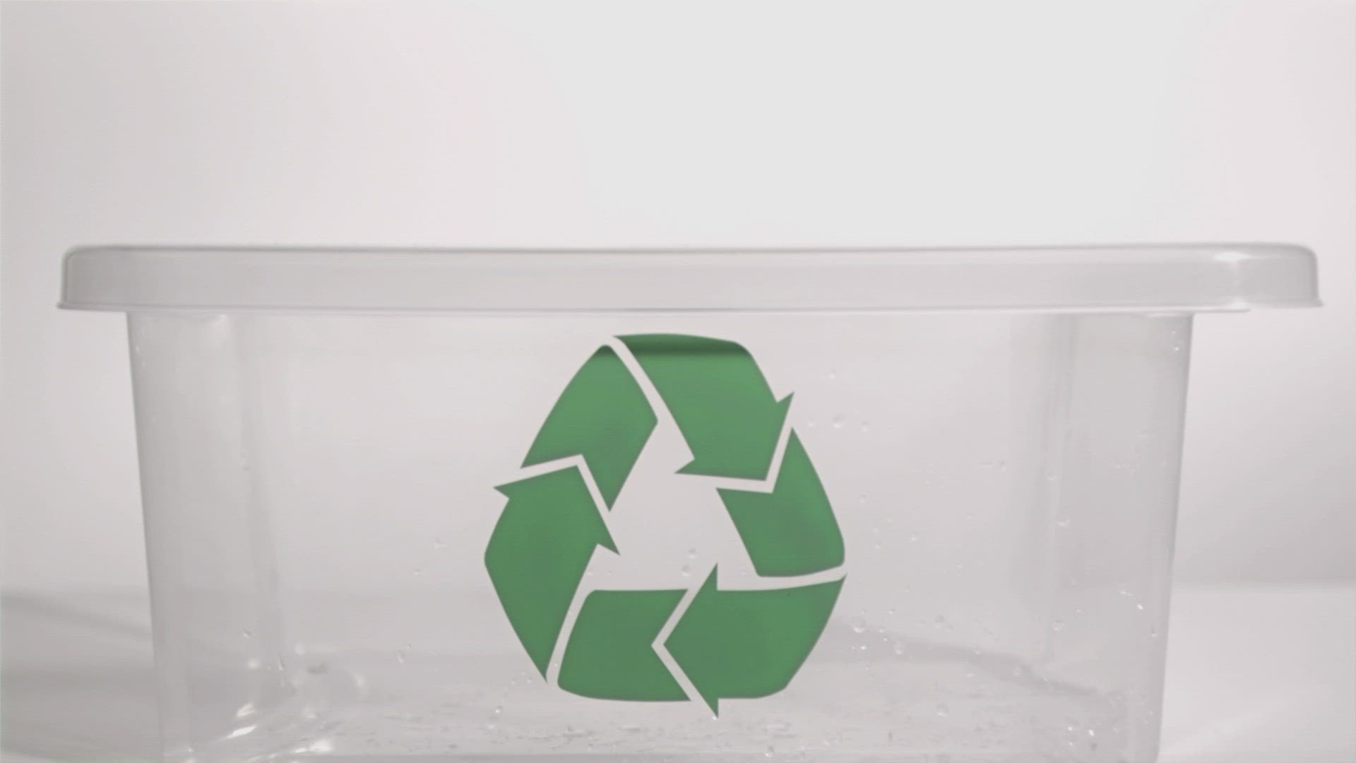 310207888 / Plastic Bottle / Recycling