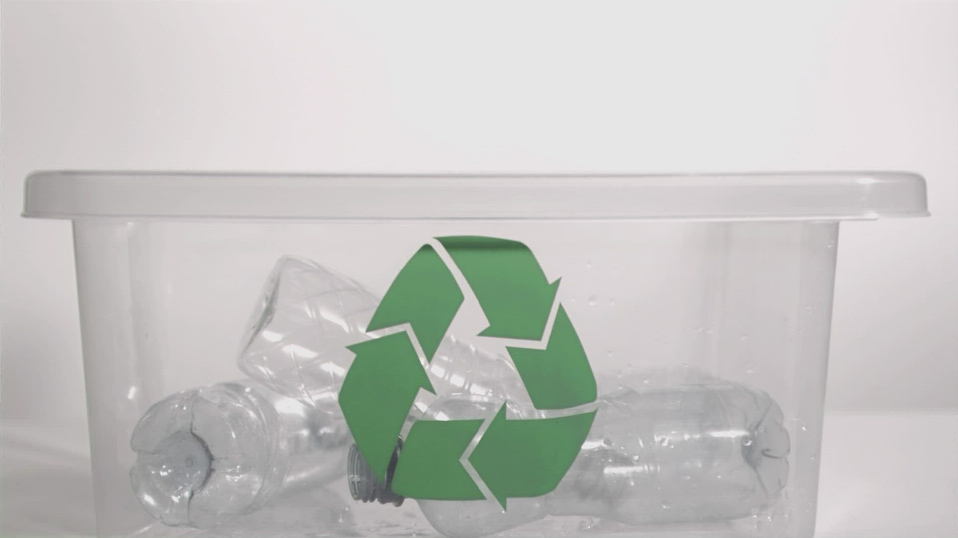 770285458 / Plastic Bottle / Recycling