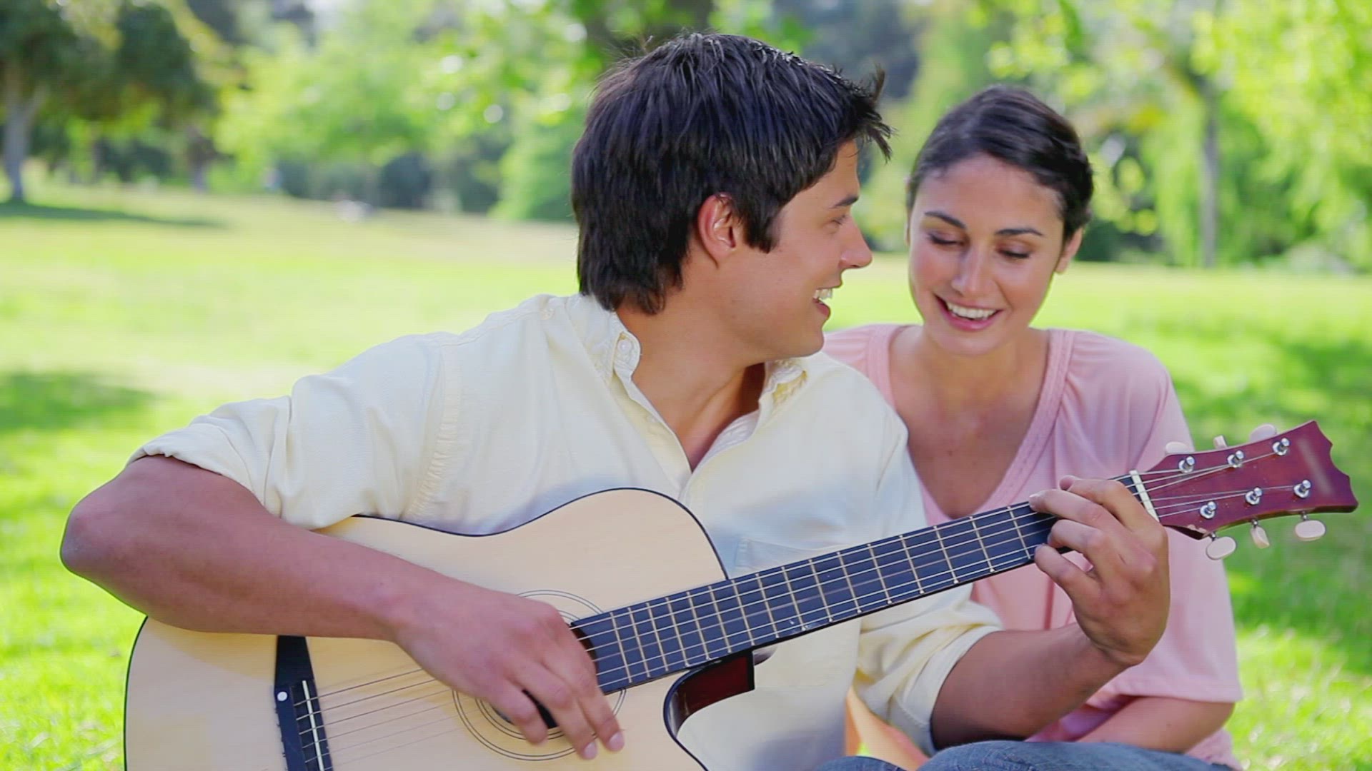 838575134 / Couple / Acoustic Guitar / Playing