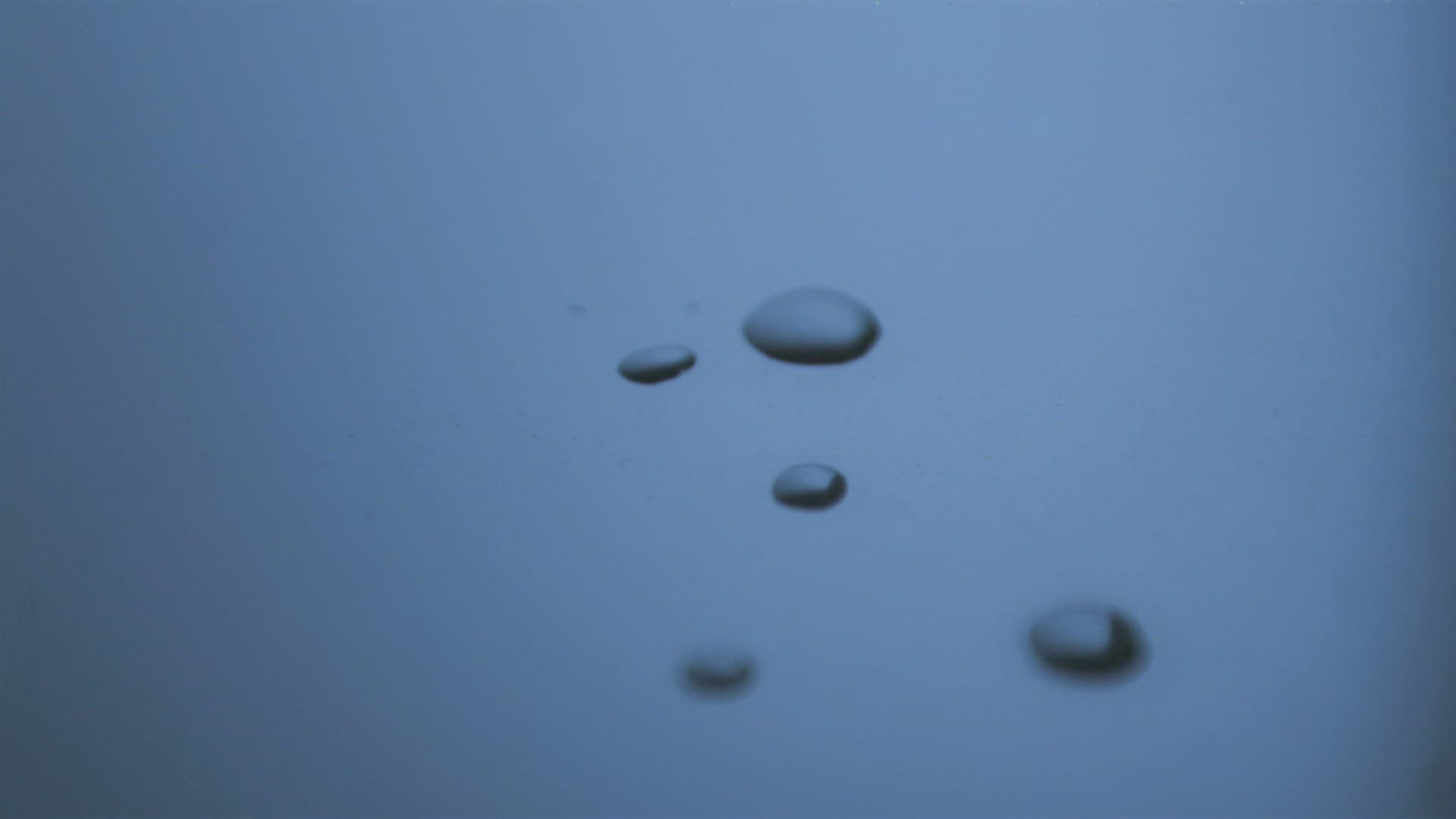409636231 / Splashing / Falling / Dripping