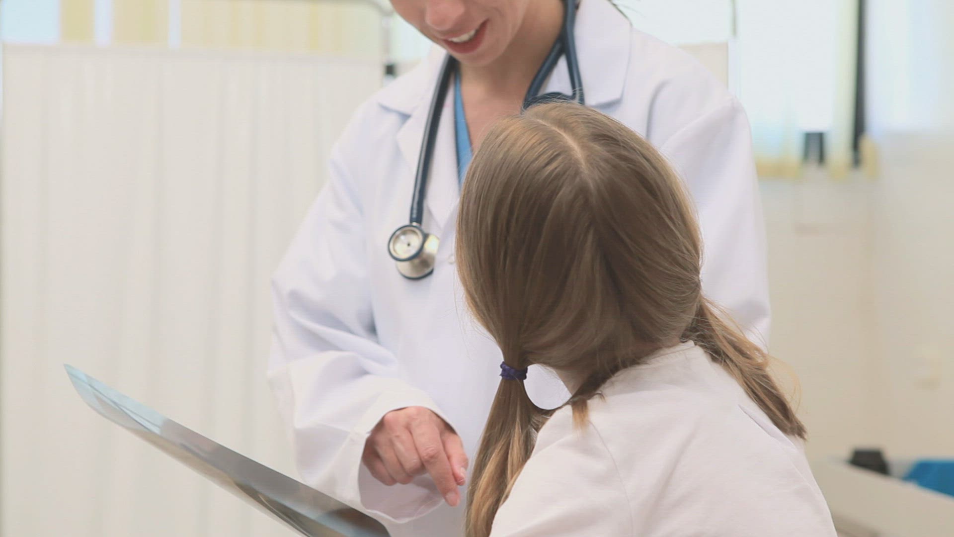 766368627 / Girl / Doctor / Doctor's Coat
