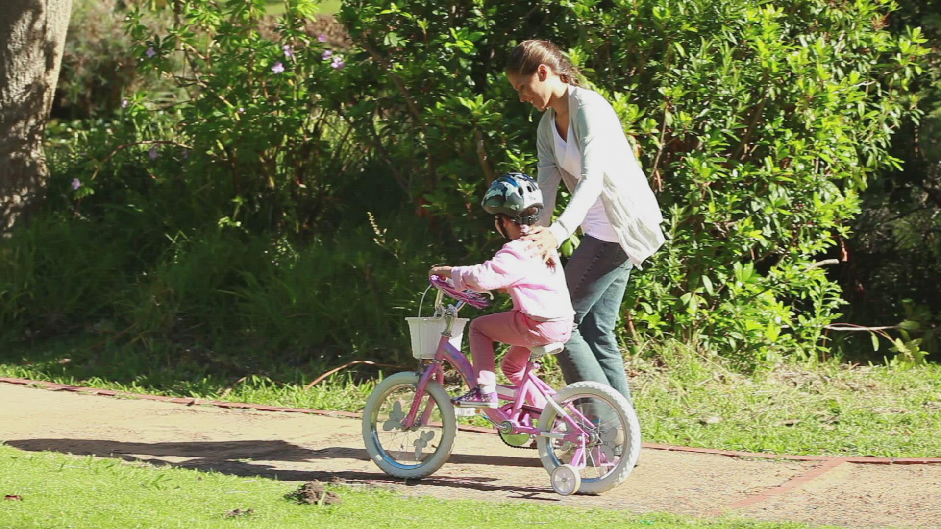 478040534 / Girl / Driving / Cycling