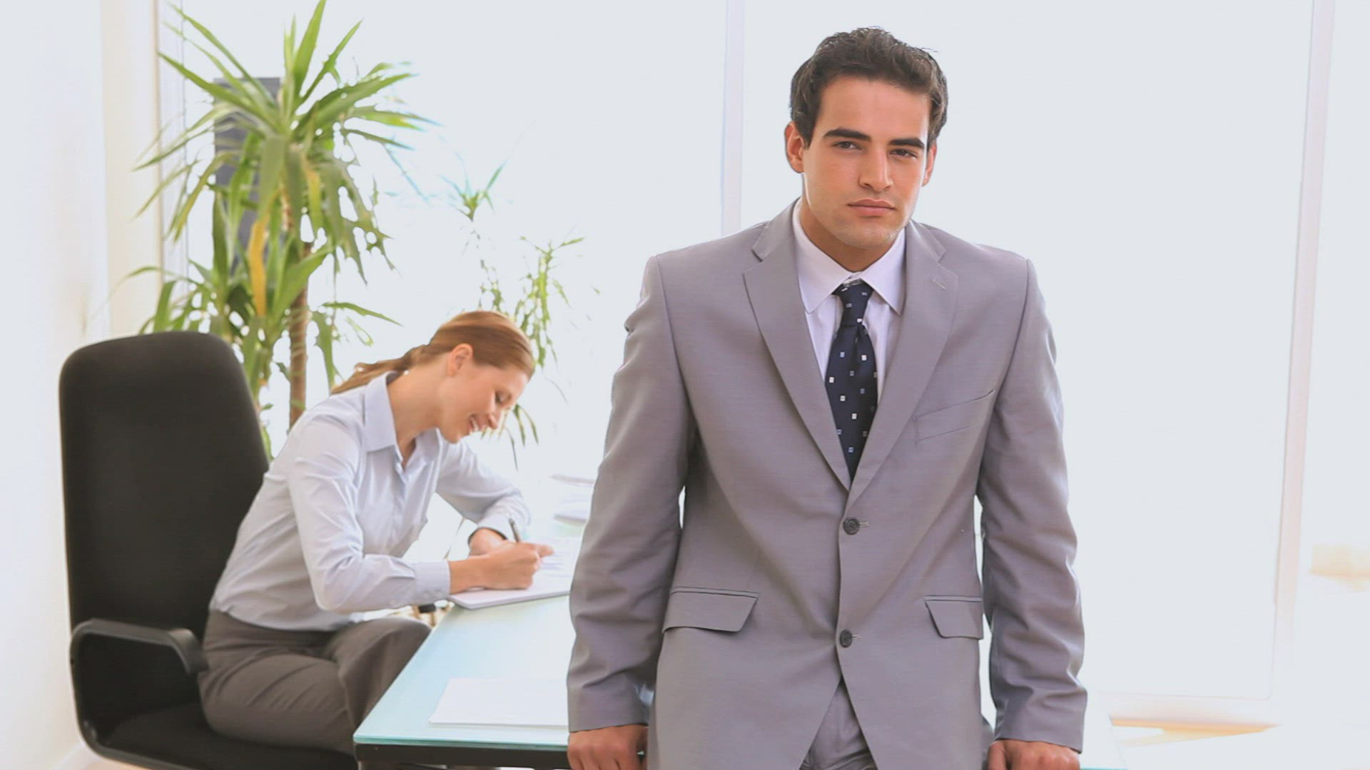 198443254 / Businessman / Looking at Camera