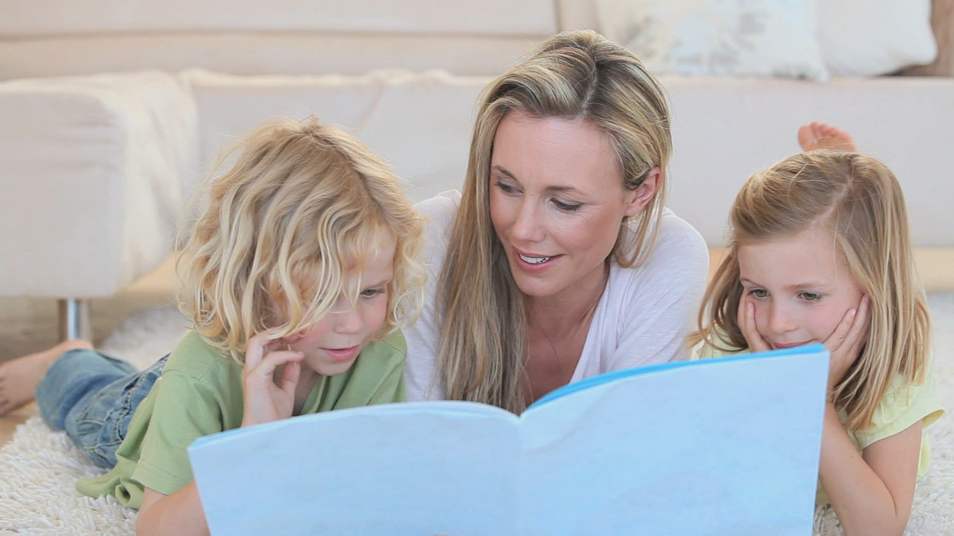 290211947 / Child / Book / Storytelling