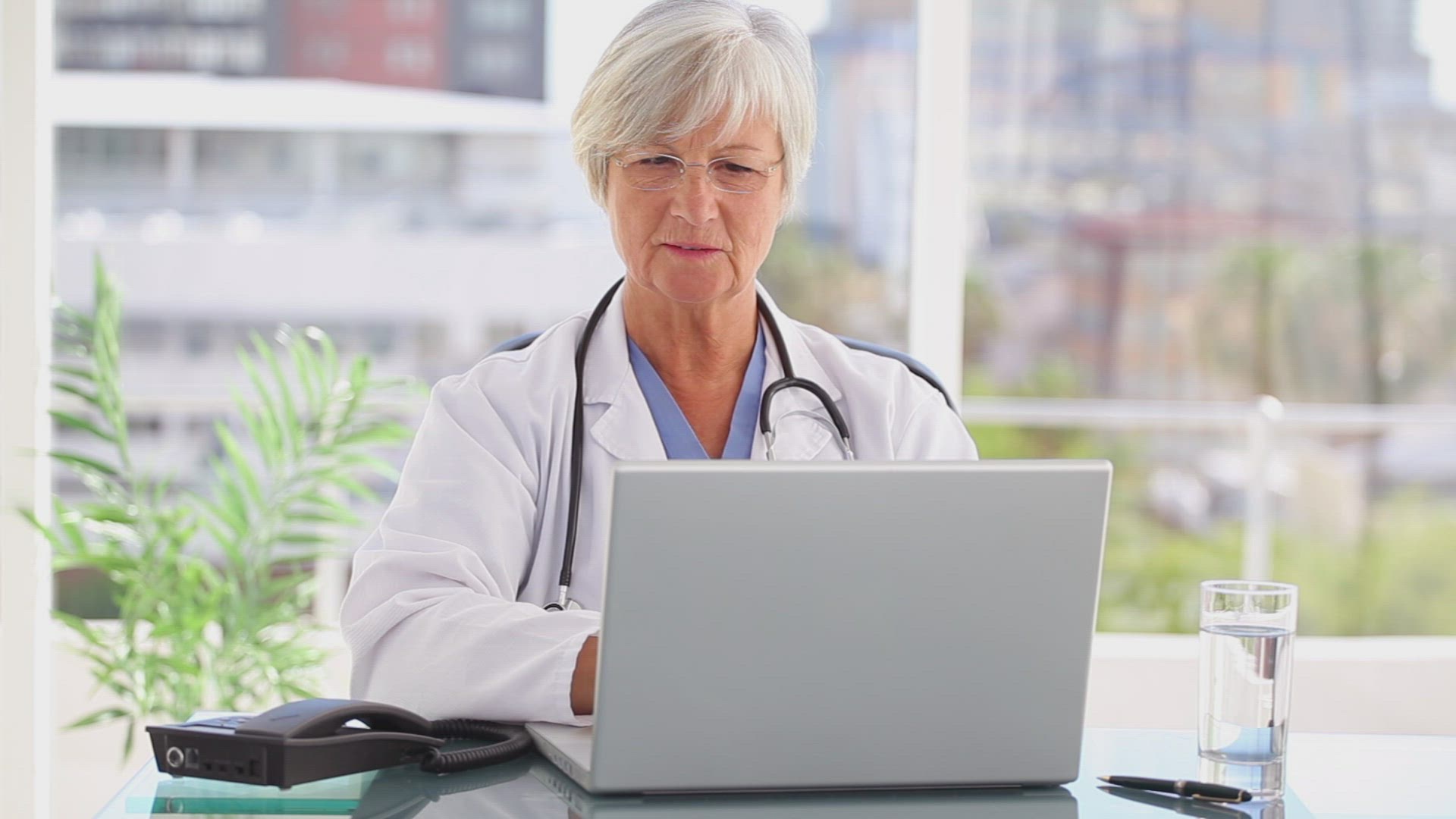 772820684 / Working / Doctor / Doctor's Coat