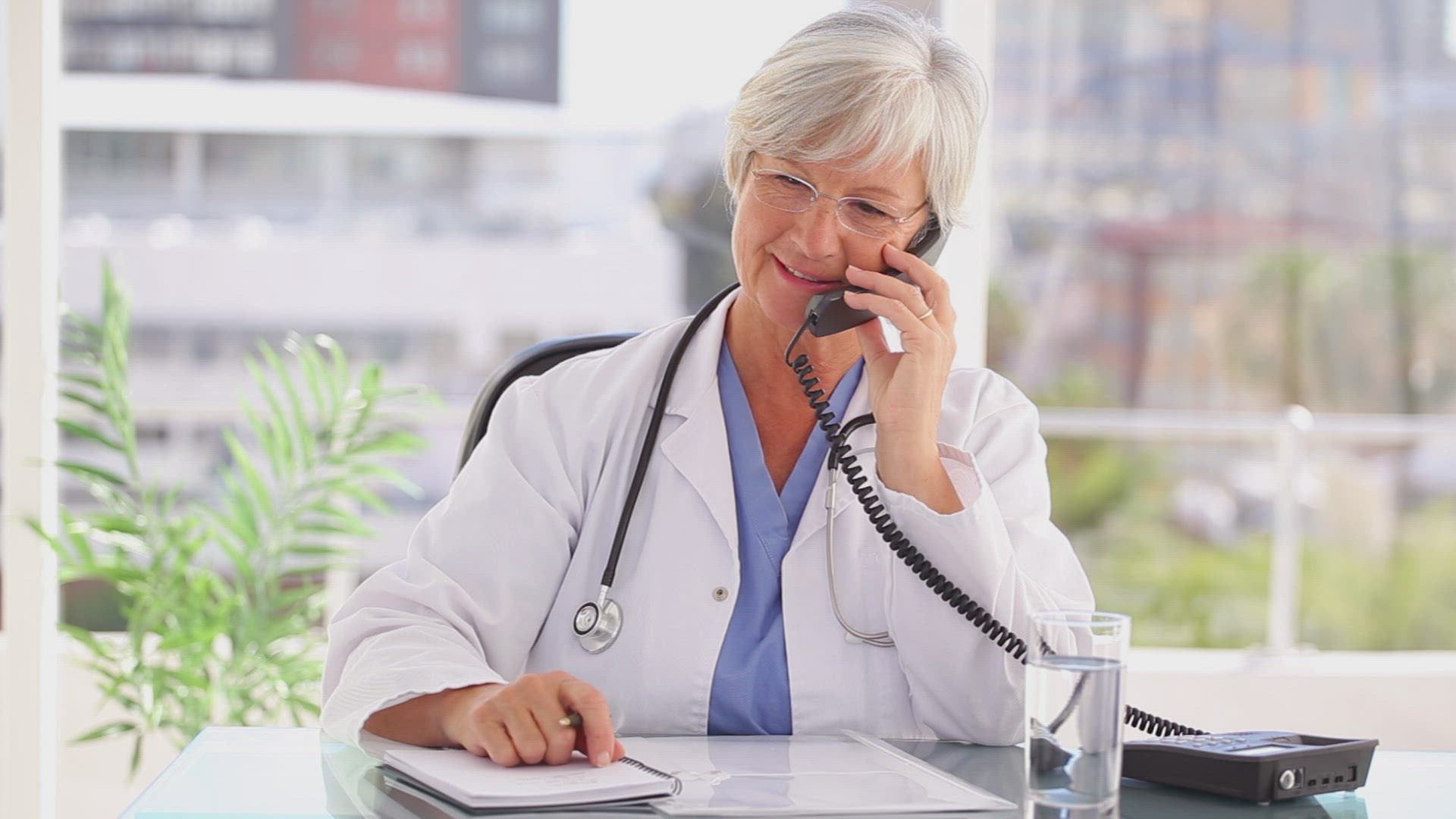764223756 / People / Doctor / Using