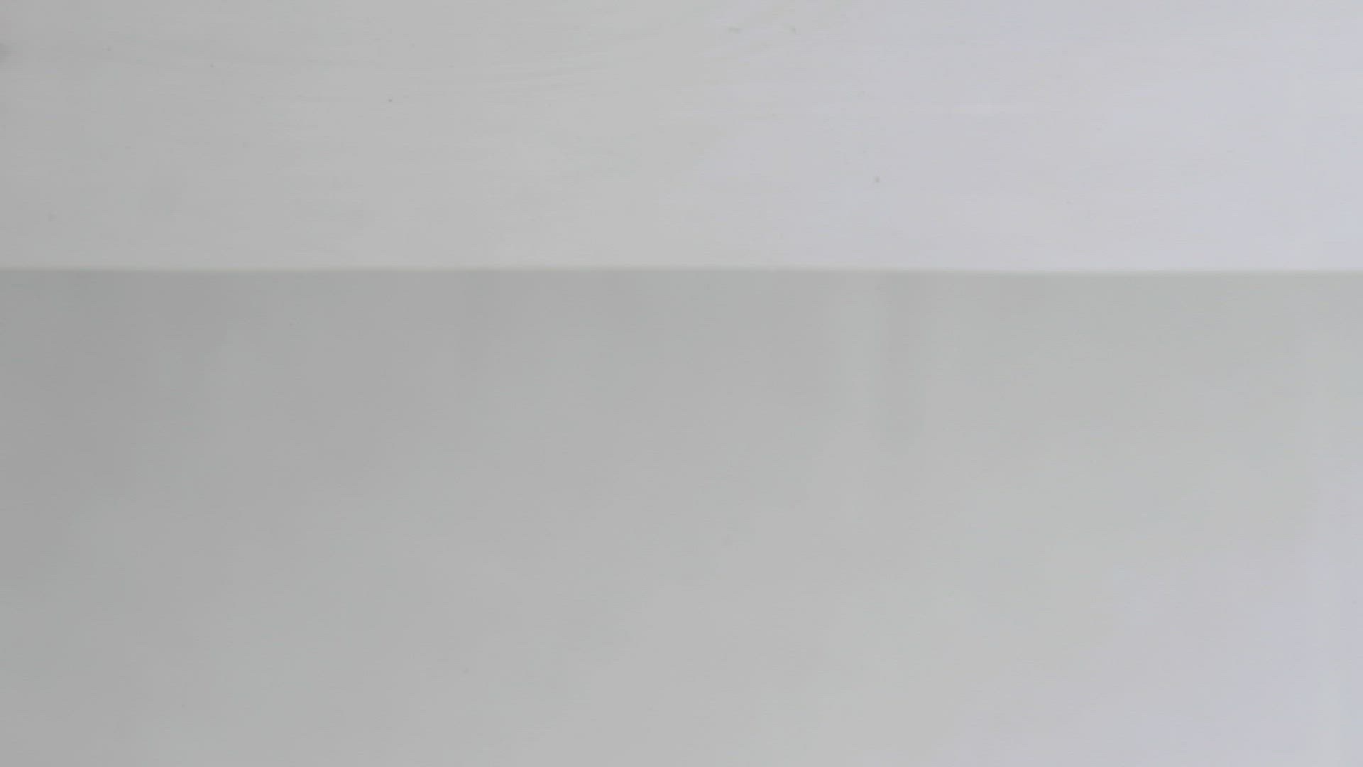 687746606 / Rotating / Falling / Injection