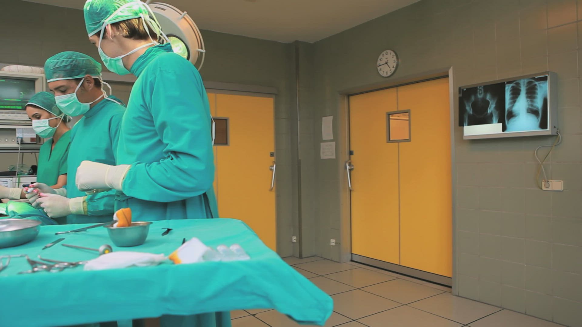 555899333 / Patient / Surgeon