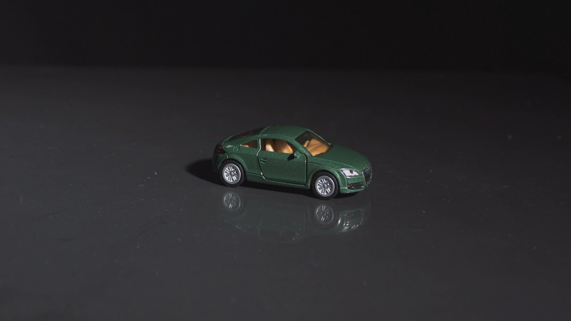 134398353 / Crash / Moving / Impact