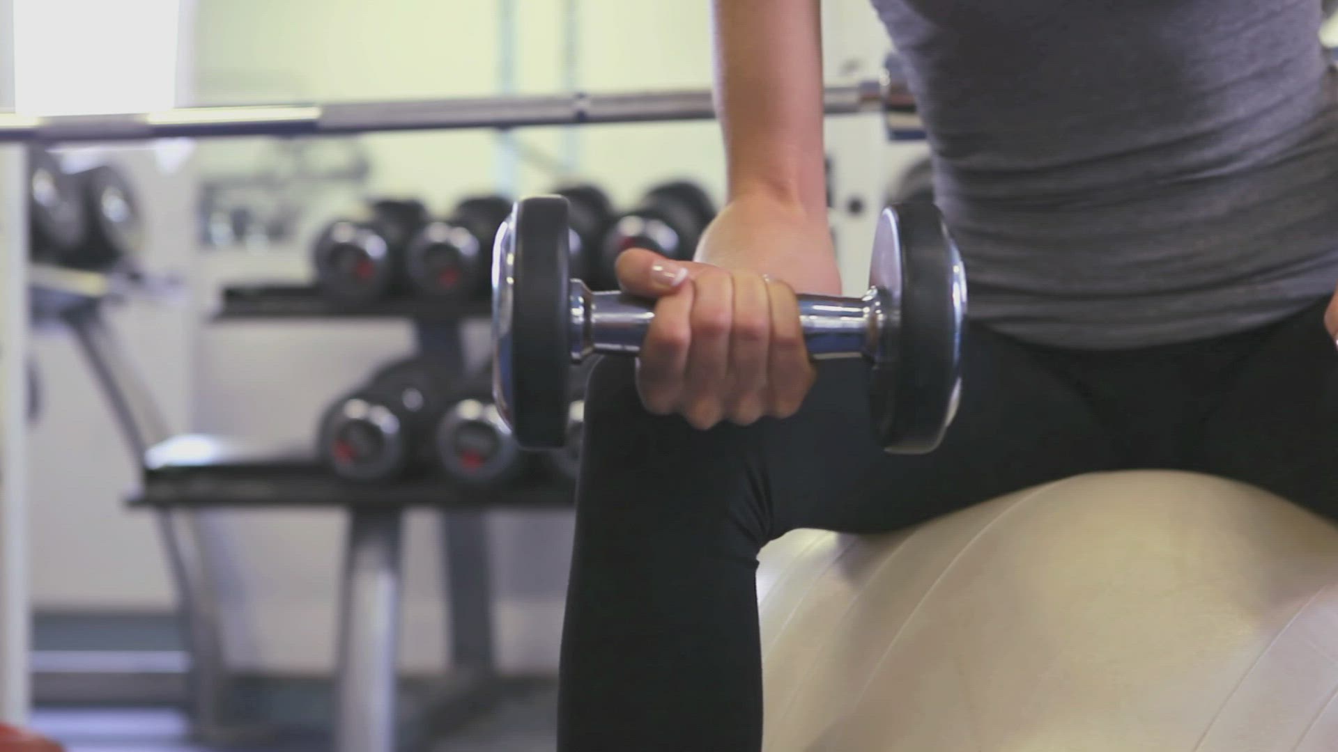 261816208 / Woman / Fitness Gym / Weight Training