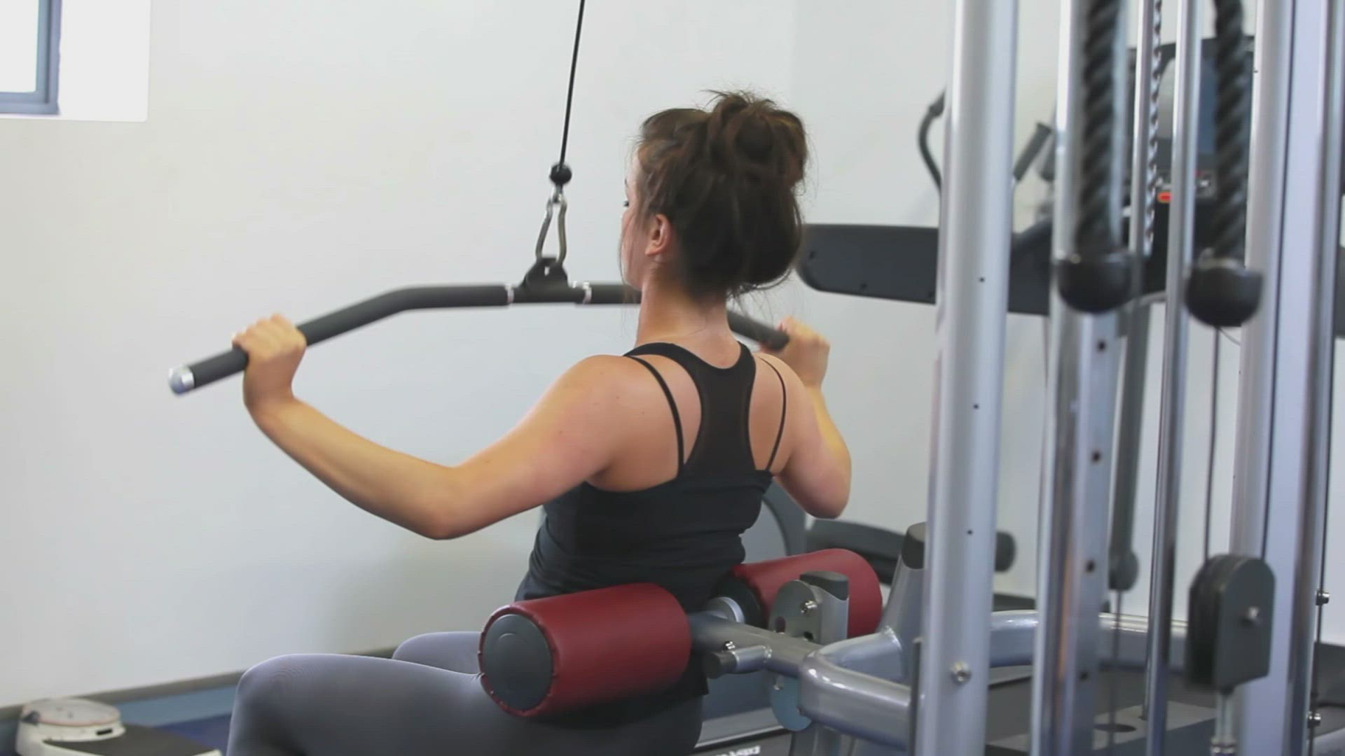 439690892 / Woman / Fitness Gym / Weight Training
