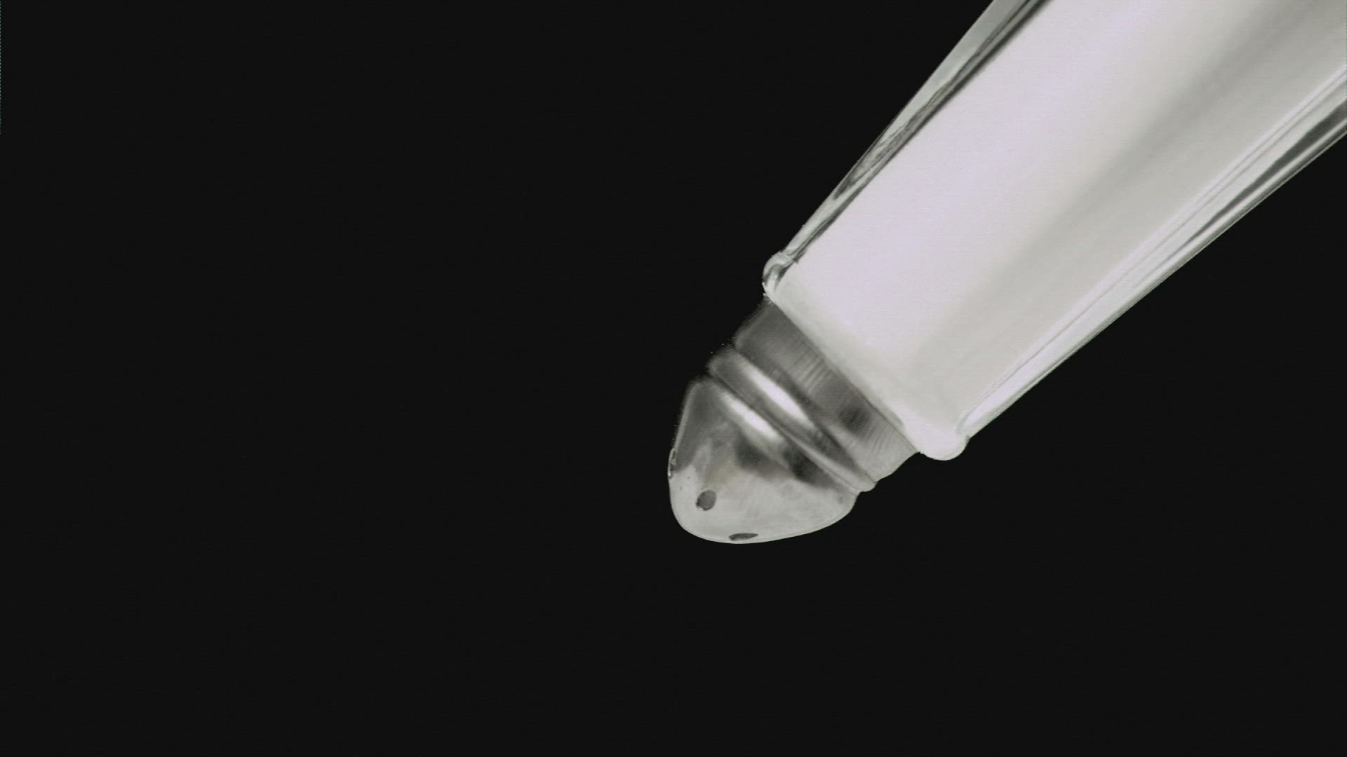 259086489 / Salt / Falling / Shaking