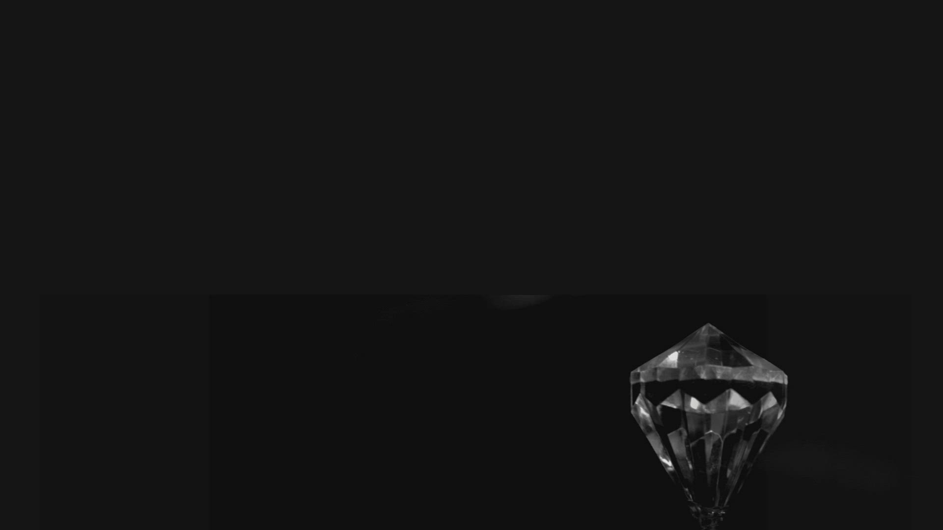 808427546 / Diamond / Rotating / Glaring