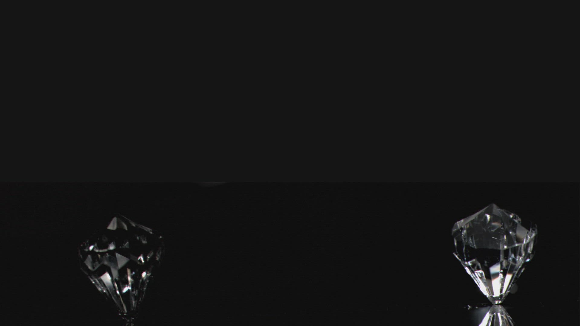 224860593 / Diamond / Rotating / Glaring