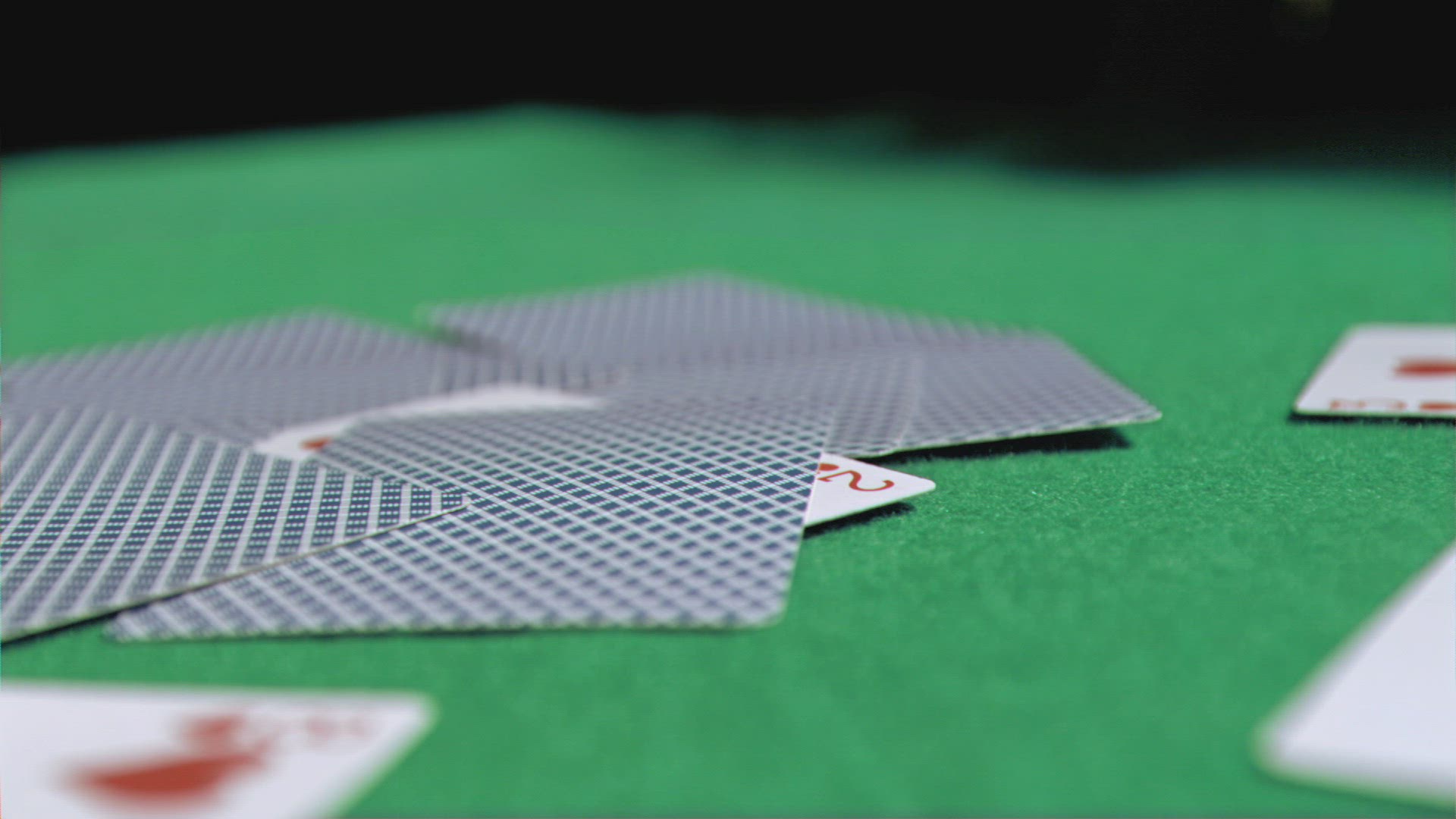865887042 / Playing Card / Falling / Slowmotion