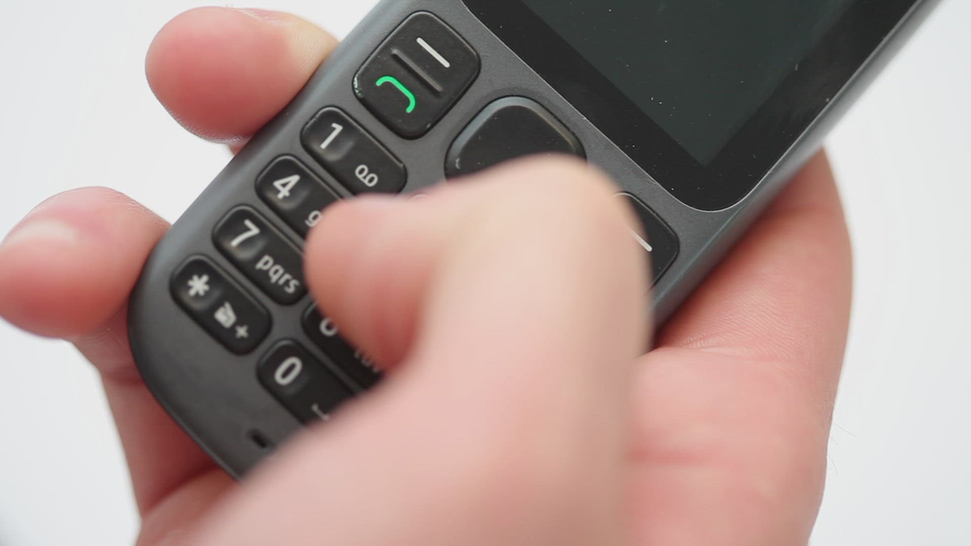 955722513 / Communicating / Holding / Dialing