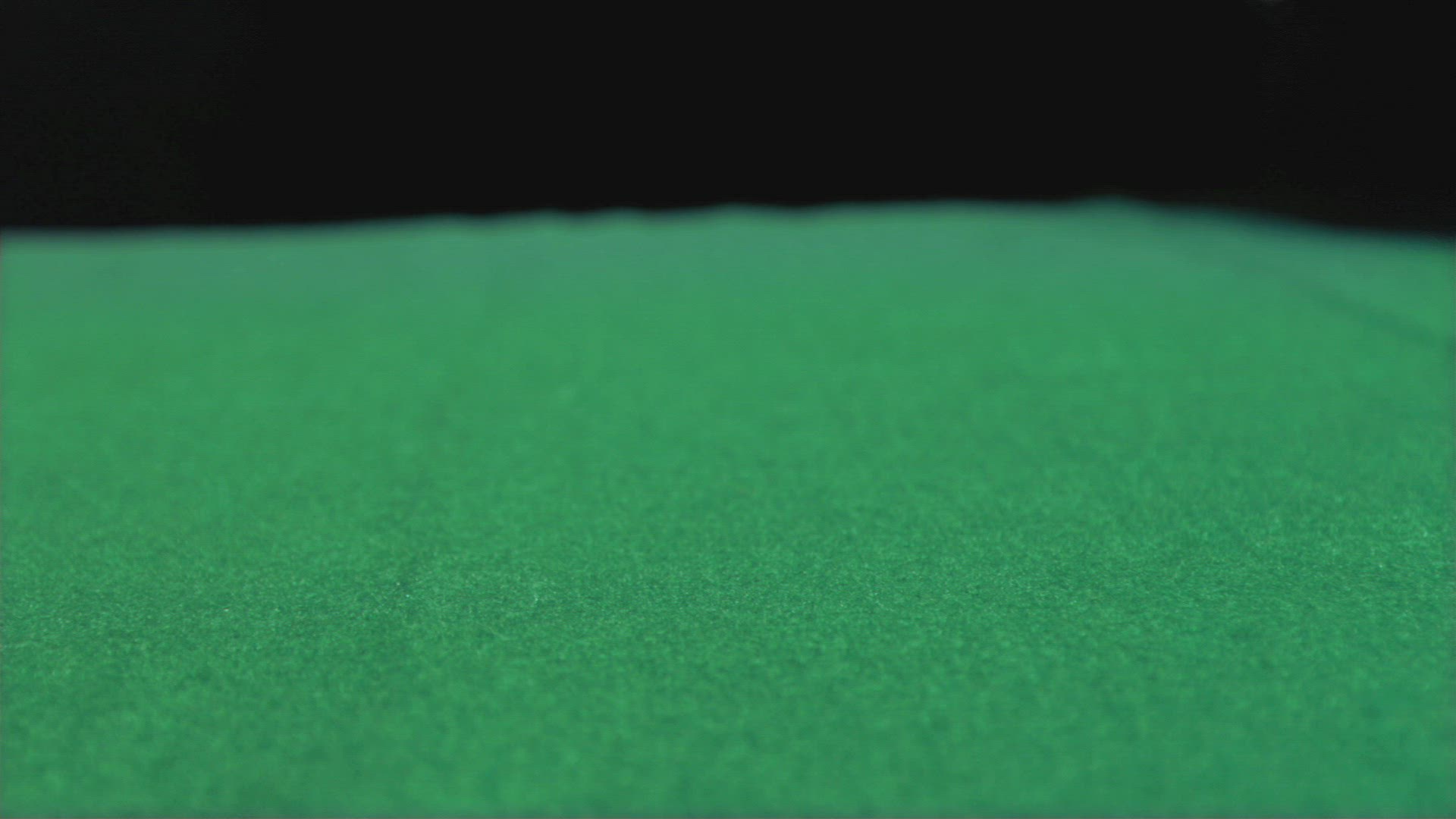 323477841 / Playing Card / Falling / Slowmotion