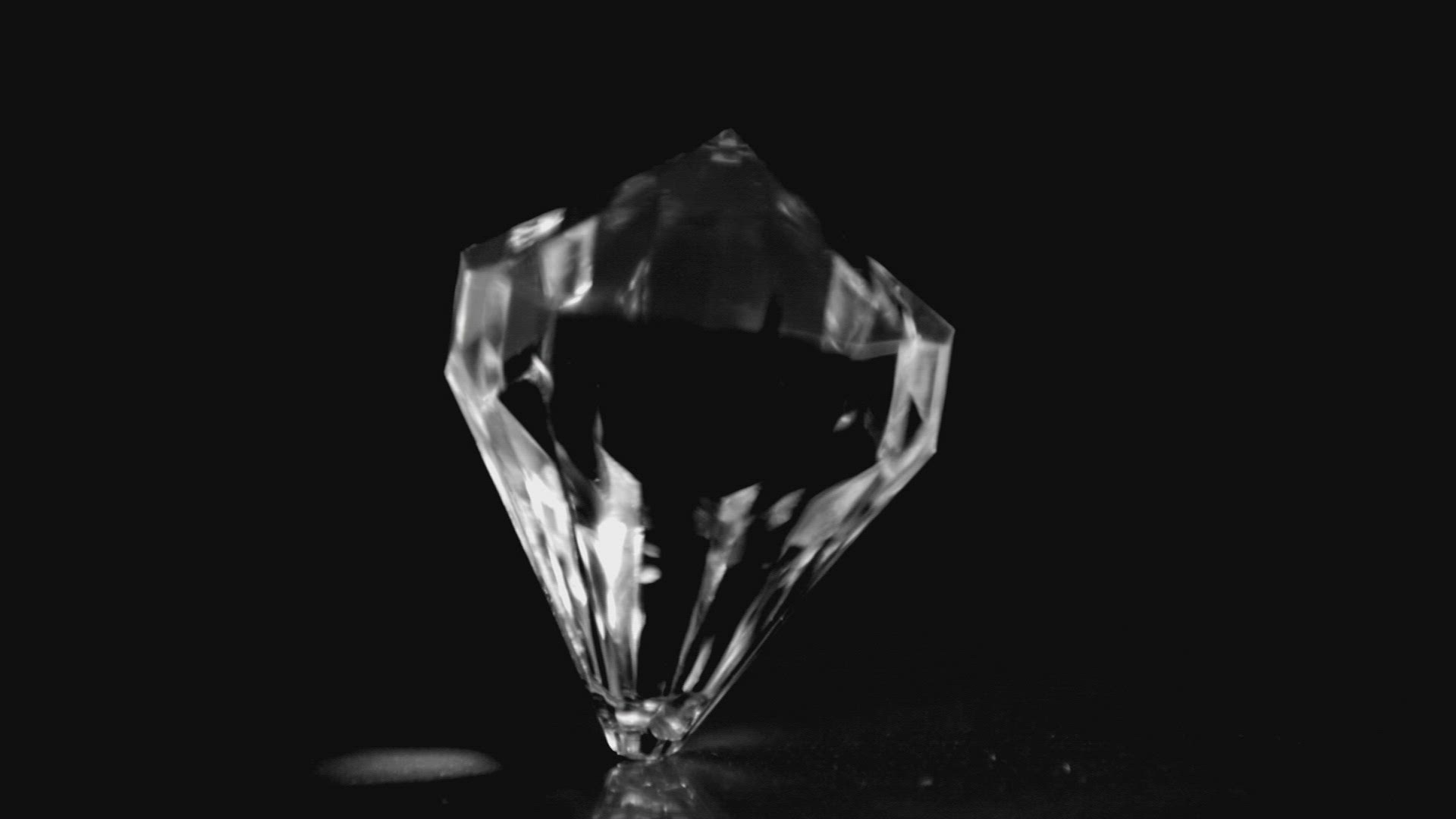 362793200 / Diamond / Rotating / Glaring