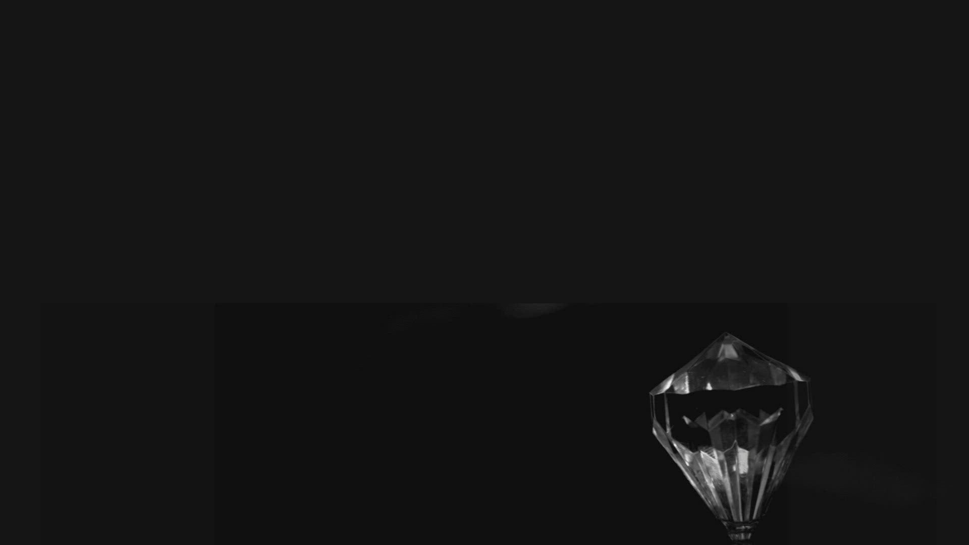 277510689 / Diamond / Rotating / Glaring