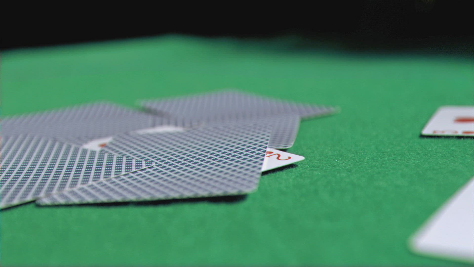 173780608 / Playing Card / Falling / Slowmotion