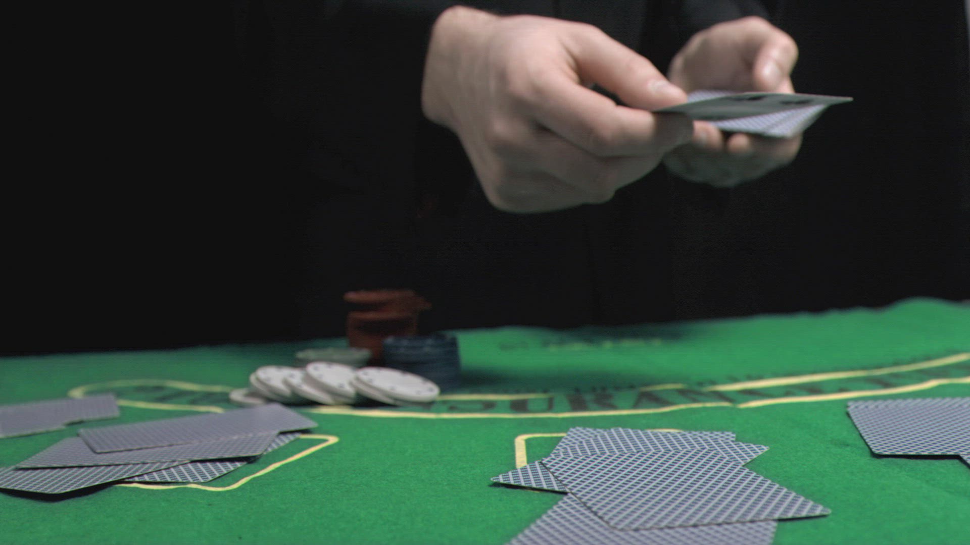 750402711 / Card Game / Distributing