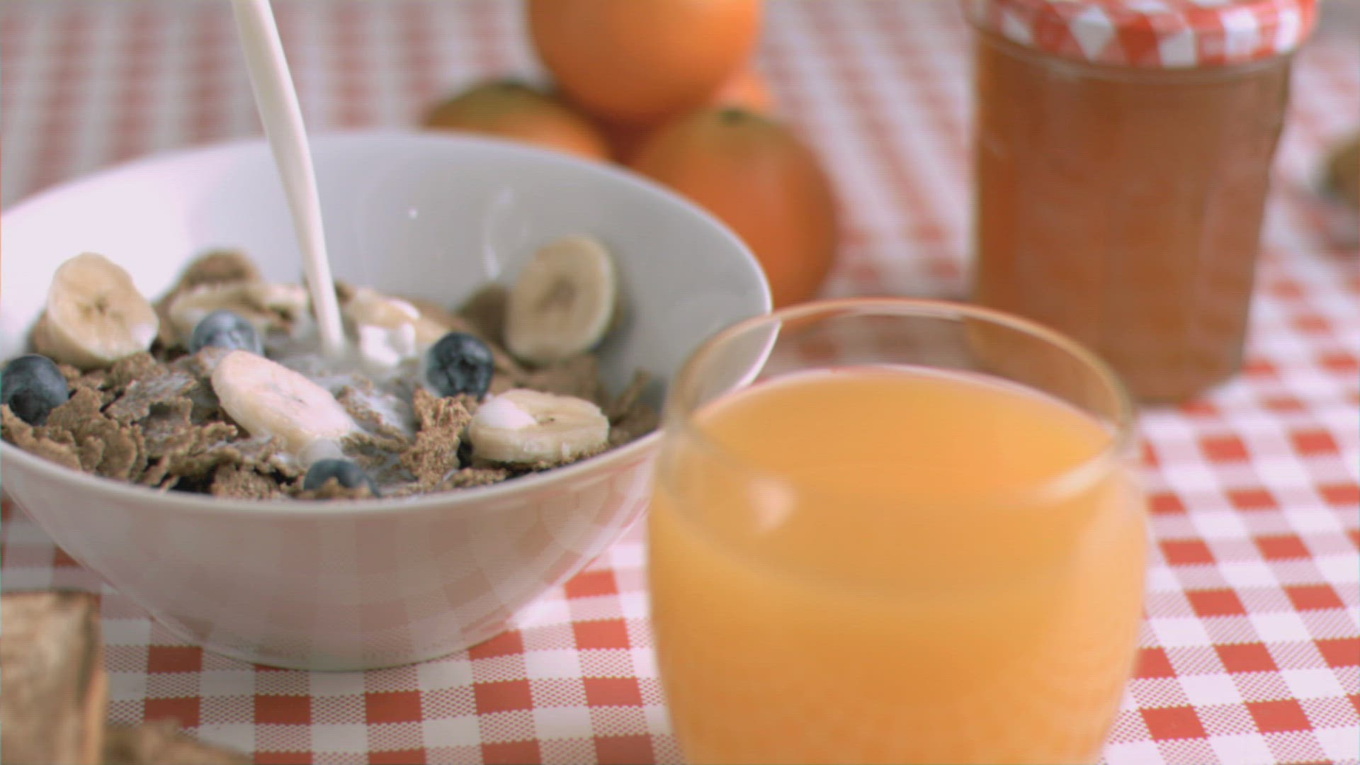 319590482 / Orange Juice / Slowmotion