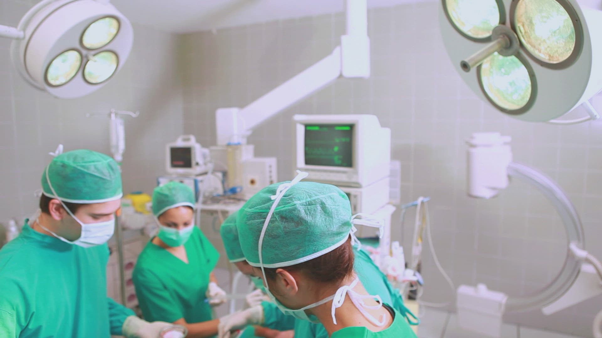810152071 / Surgeon / Operating Room