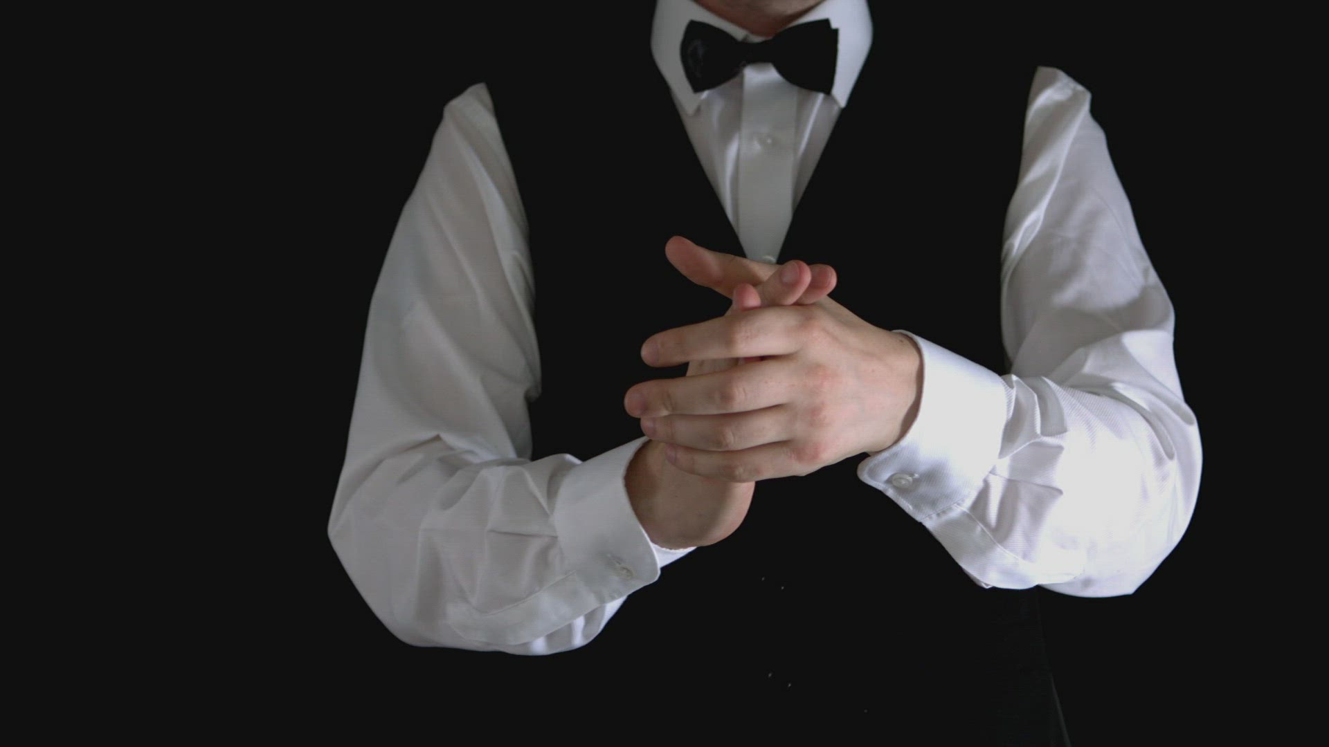 792106544 / Clapping / Waiter