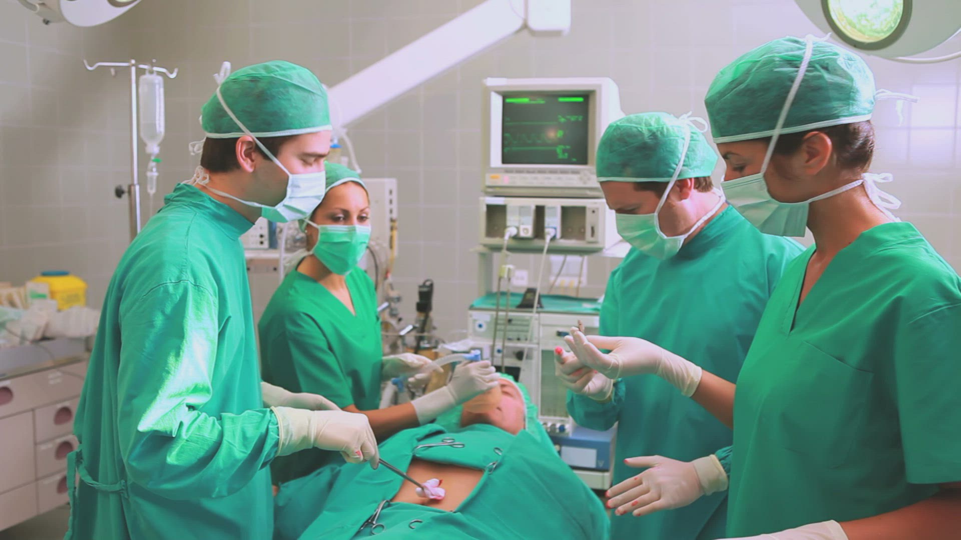 517265063 / Surgeon / Operating Room