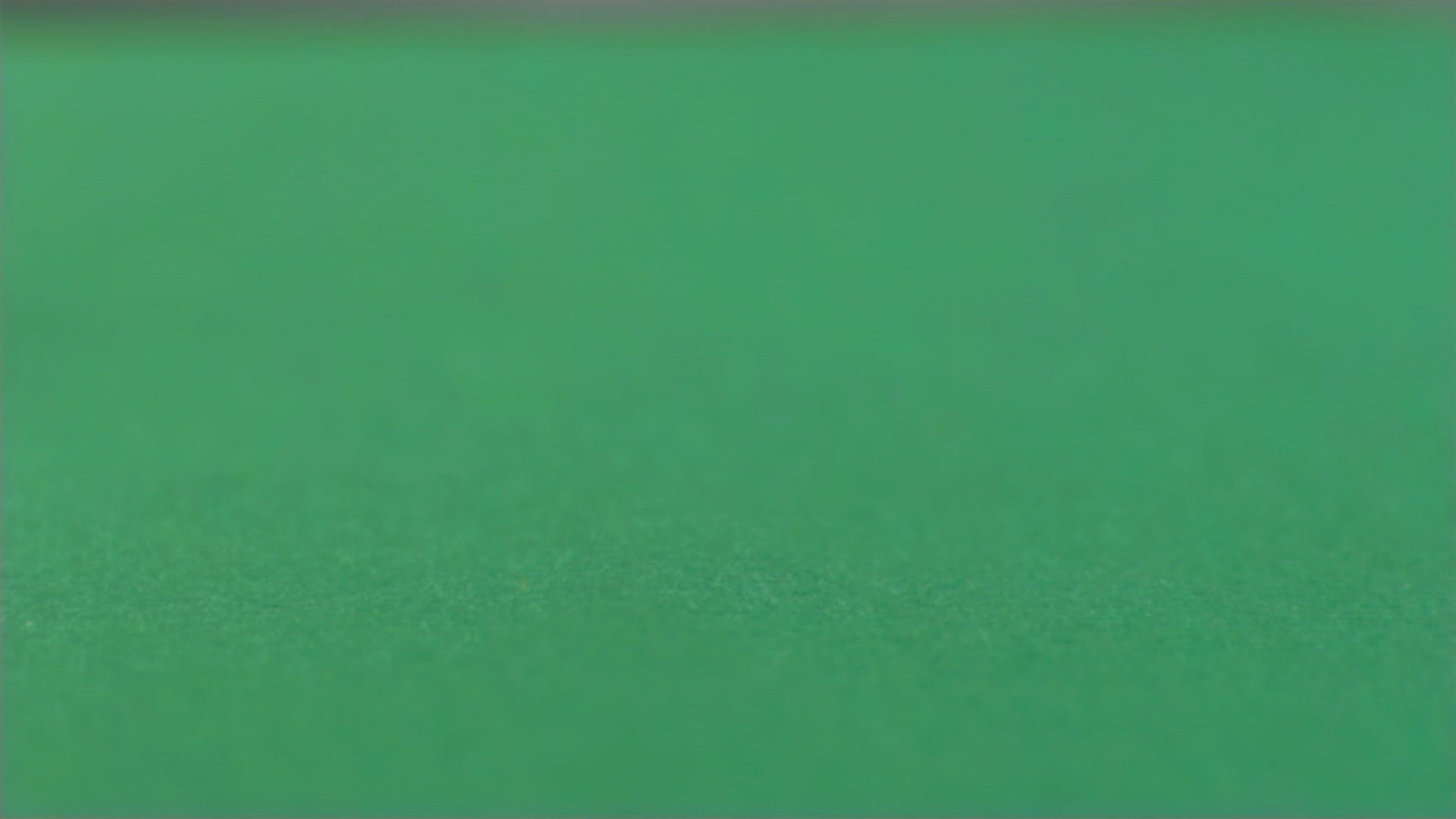 107471720 / Chip / Falling / Gambling
