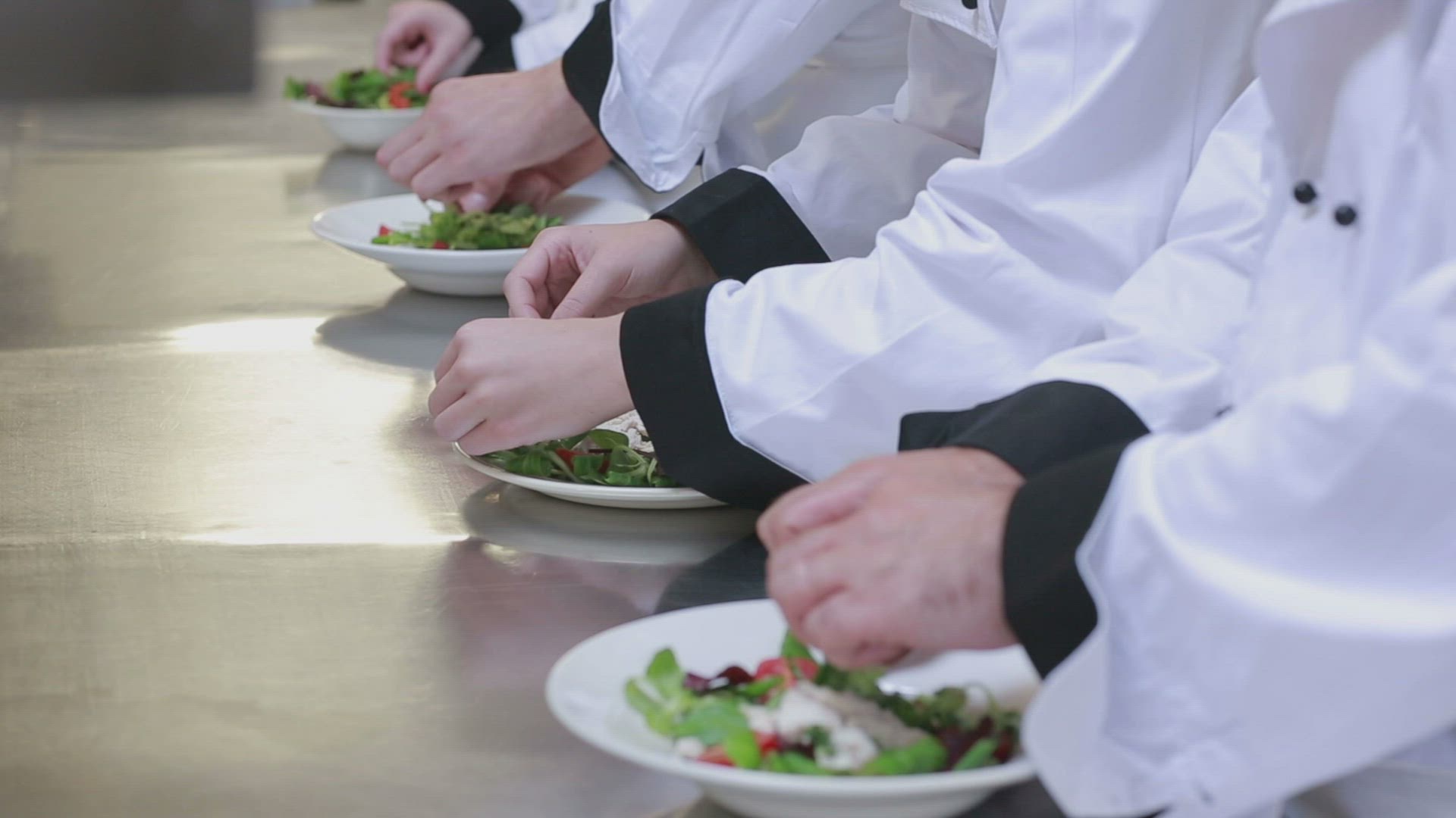 104674548 / Serving / Cook / Mixing