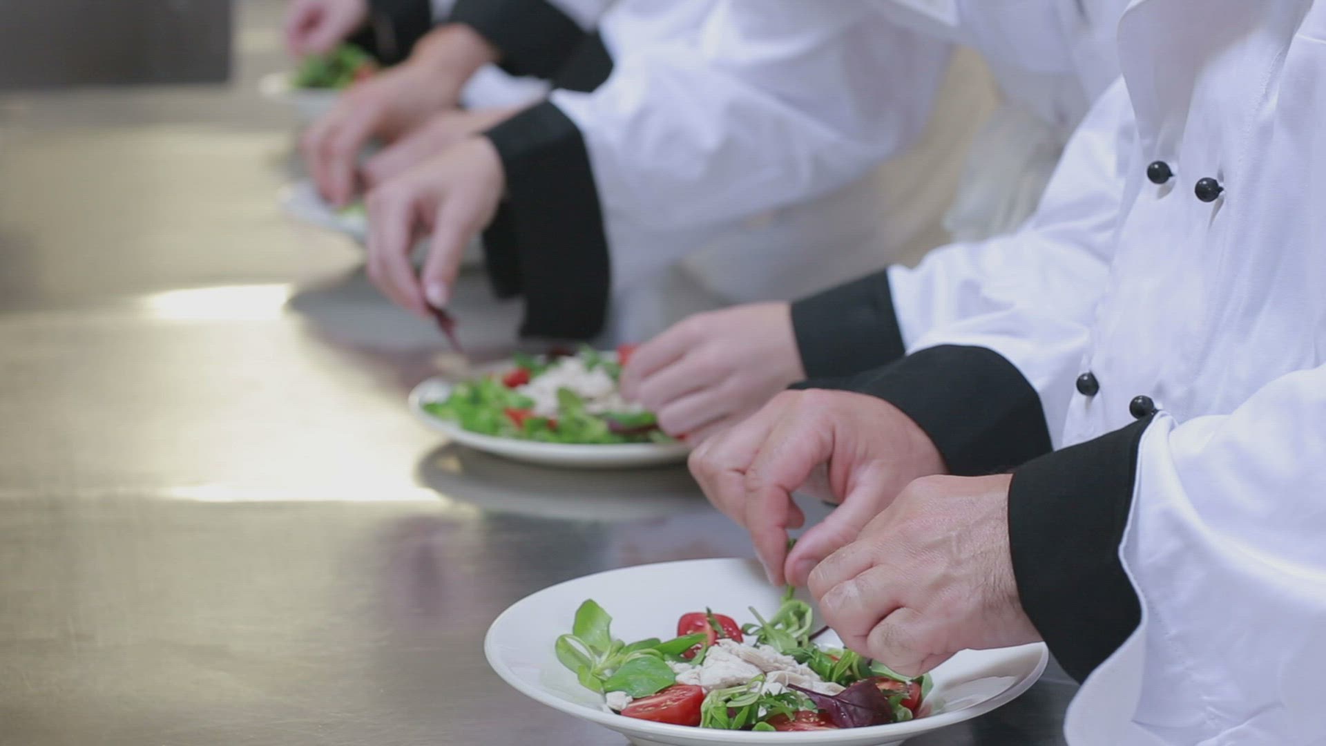 892018855 / Serving / Cook / Mixing