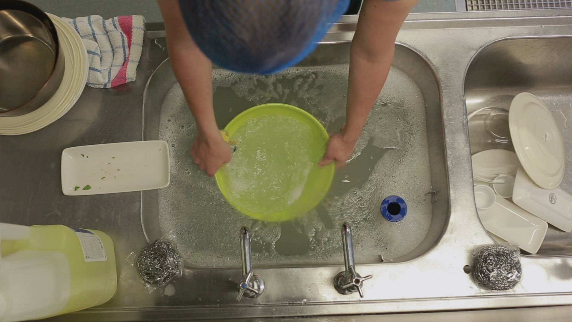 371947601 / Splash / Washing / Washing Up
