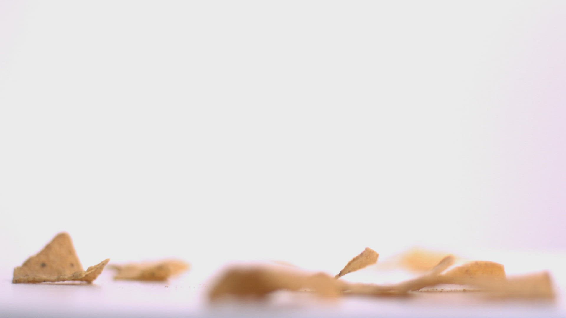 964120272 / Tortilla Chips / Falling / Food
