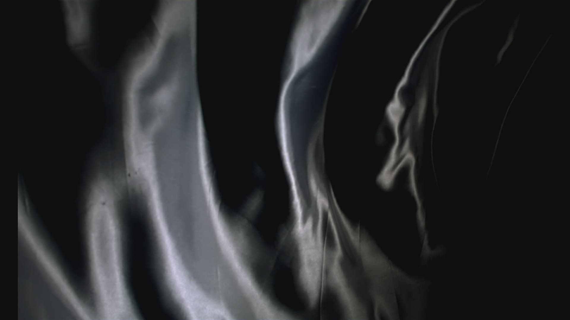 799171126 / Wave / Moving