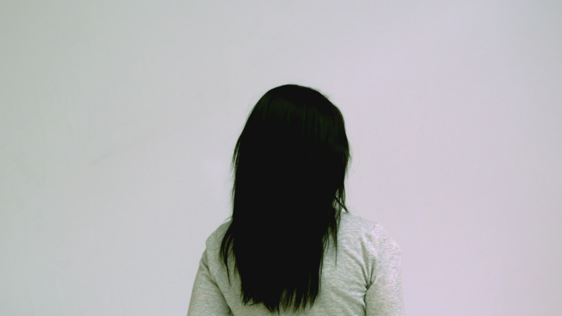 383966640 / Woman / Dark-haired / Rotating