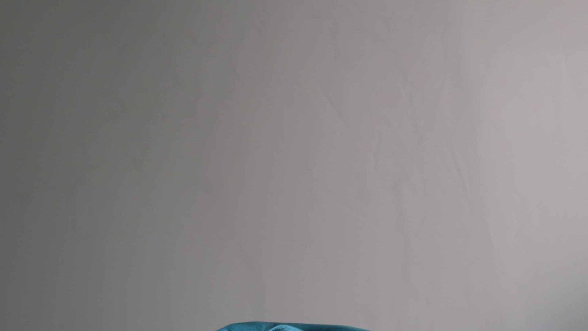 920286478 / Woman / Dark-haired / Smiling