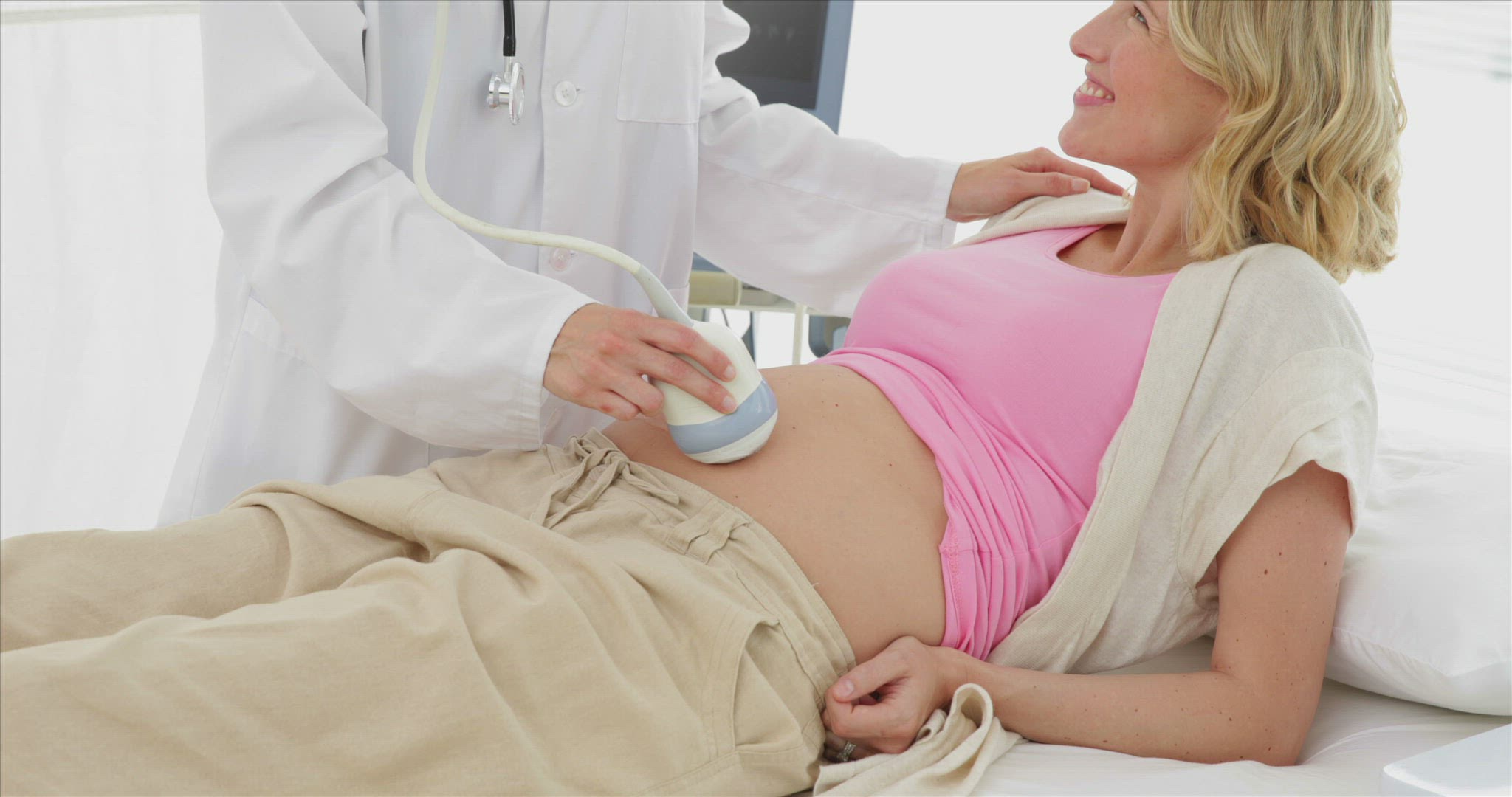 172634752 / Woman / Pregnancy / Sonography