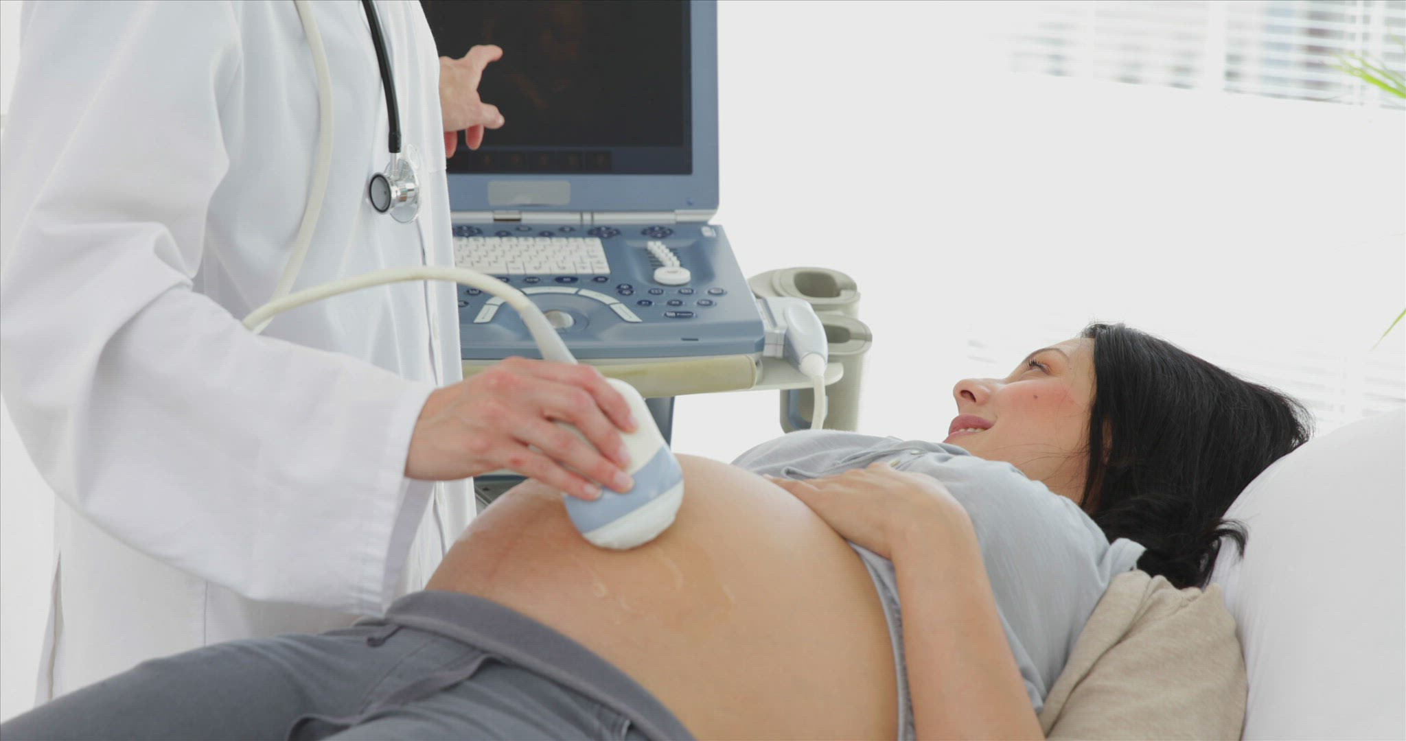 700870261 / Woman / Pregnancy / Sonography