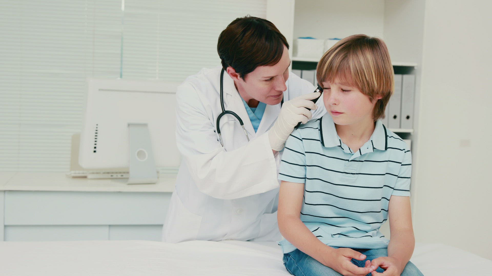 348353539 / Dark-haired / Doctor / Medical Staff
