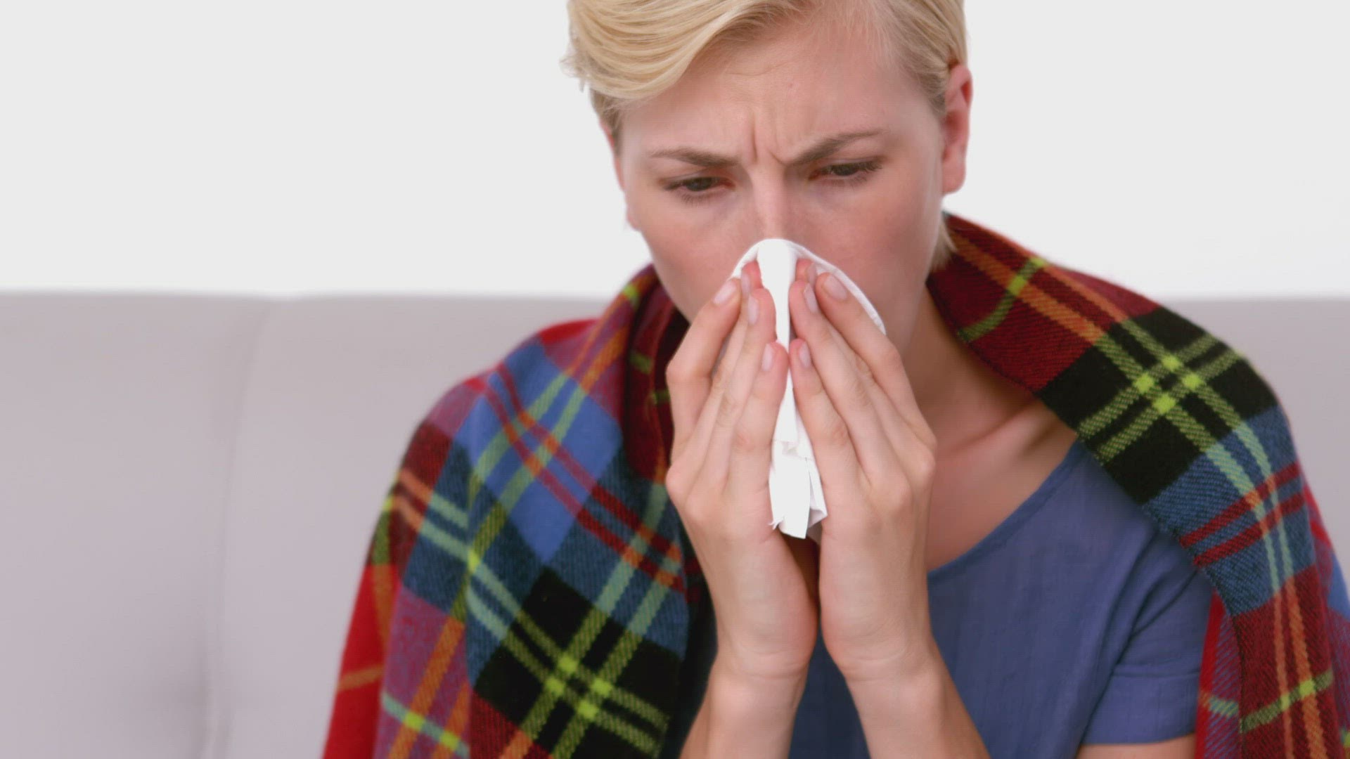 617683556 / People / Sneezing / Moving